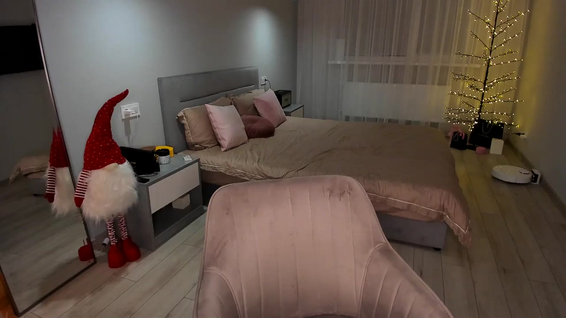 Gallery image thumbnail from Rockn_Queen's myfreecams stream on, 12/13/2023, 19:59 image 13 of 20