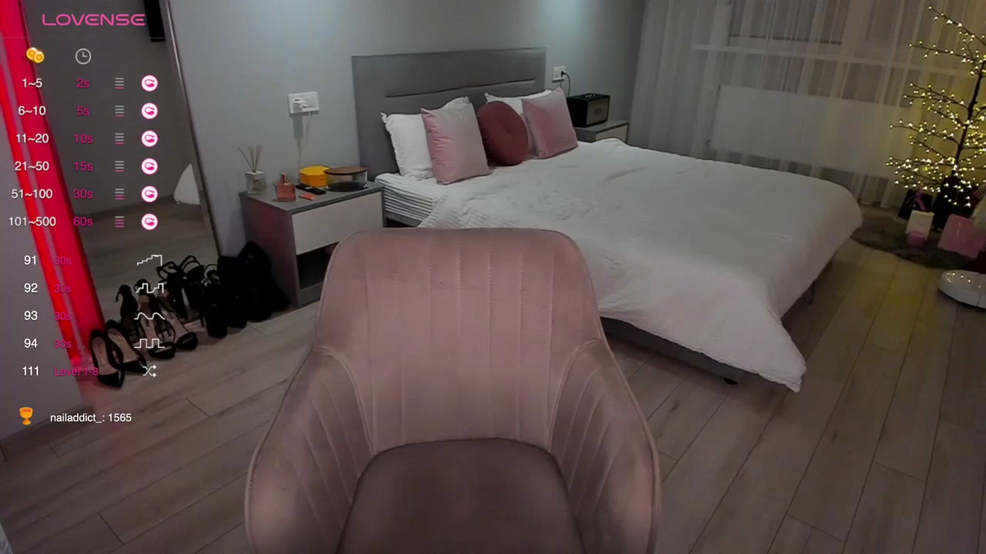 Gallery image thumbnail from Rockn_Queen's myfreecams stream on, 12/24/2023, 24:49 image 18 of 20