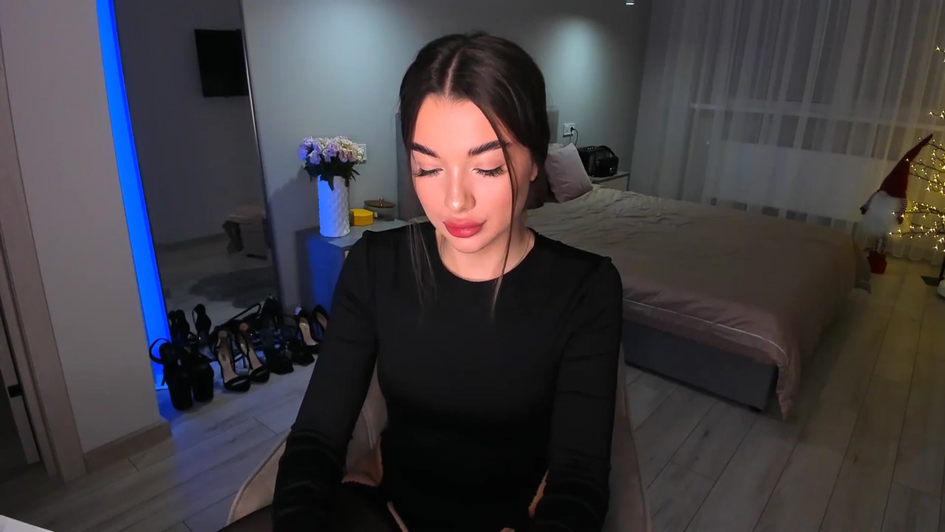 Gallery image thumbnail from Rockn_Queen's myfreecams stream on, 01/25/2024, 18:46 image 3 of 20