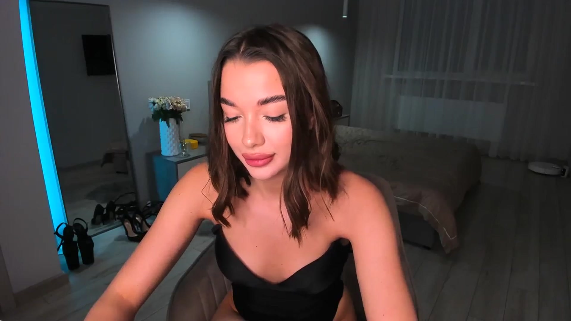 Gallery image thumbnail from Rockn_Queen's myfreecams stream on, 01/27/2024, 23:52 image 17 of 20
