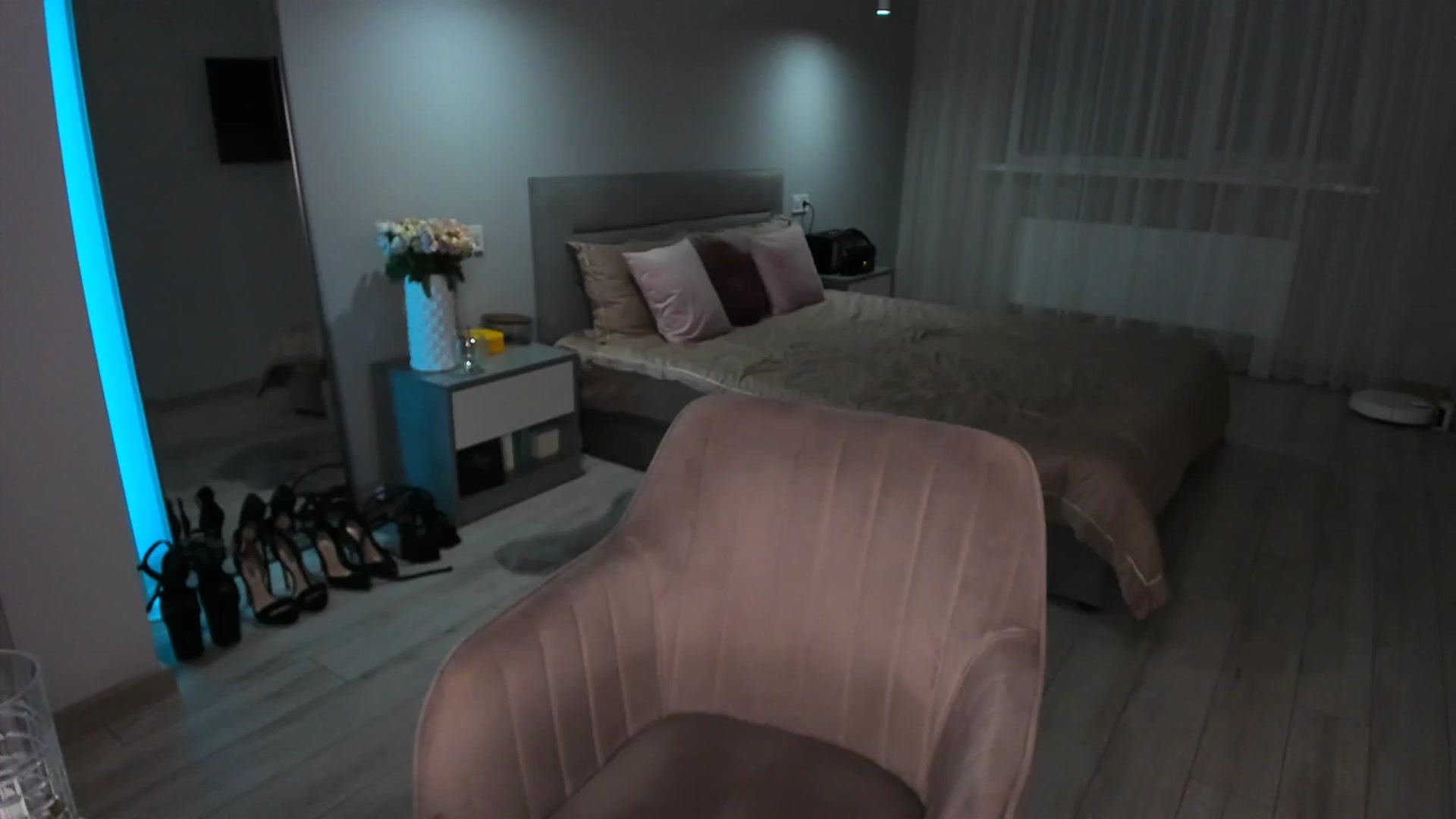 Gallery image thumbnail from Rockn_Queen's myfreecams stream on, 01/27/2024, 23:52 image 4 of 20