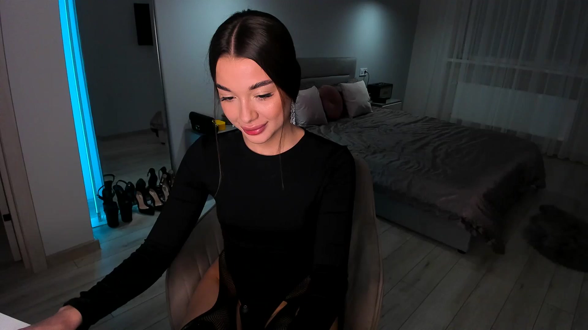 Gallery image thumbnail from Rockn_Queen's myfreecams stream on, 02/11/2024, 22:09 image 1 of 20