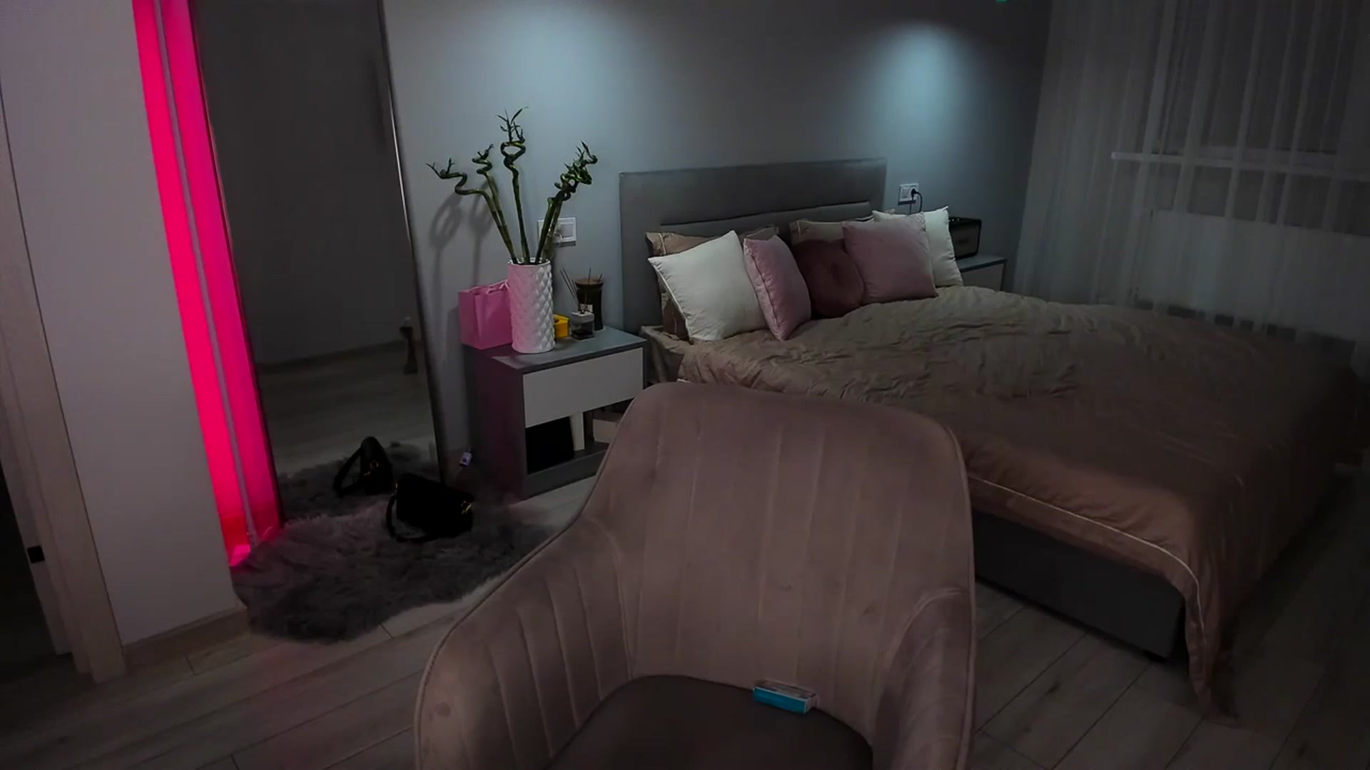 Gallery image thumbnail from Rockn_Queen's myfreecams stream on, 02/21/2024, 22:21 image 11 of 20
