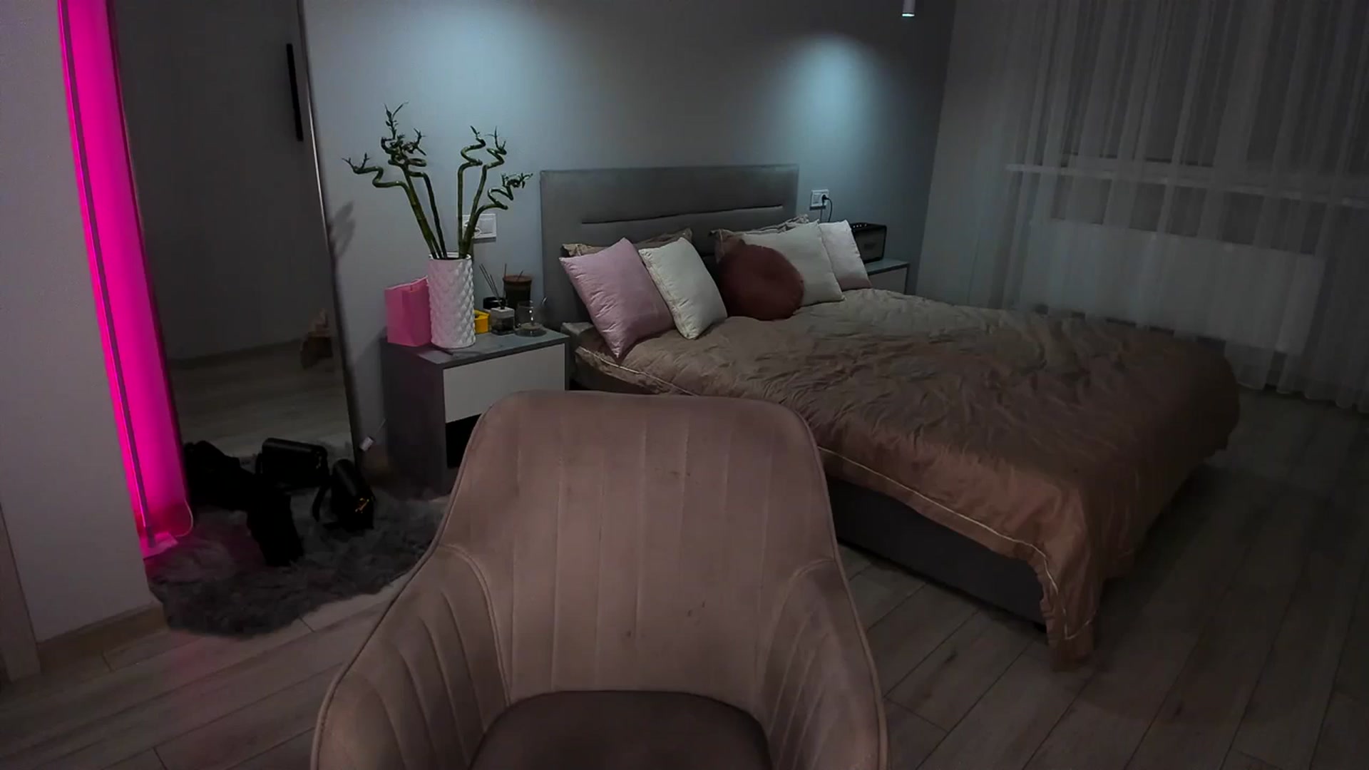 Gallery image thumbnail from Rockn_Queen's myfreecams stream on, 02/22/2024, 21:30 image 3 of 20