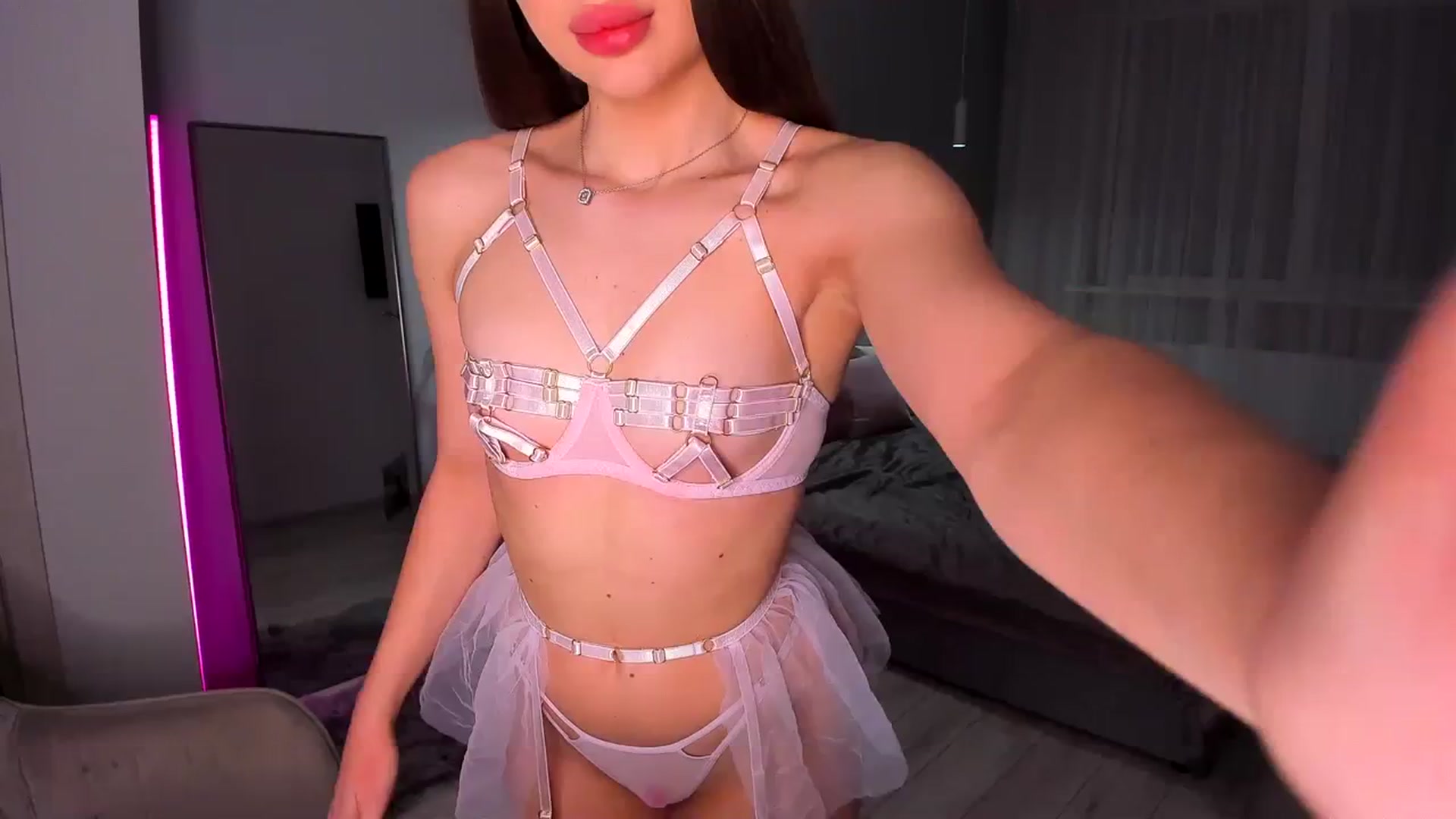 Gallery image thumbnail from Rockn_Queen's myfreecams stream on, 03/06/2024, 20:52 image 2 of 20