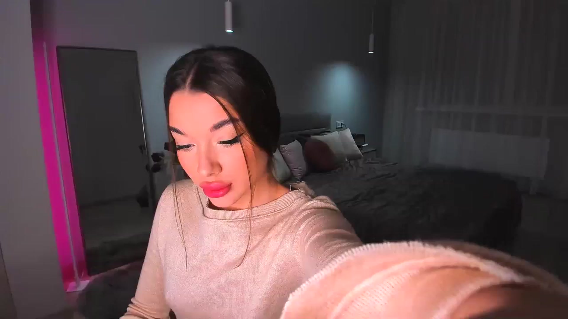 Gallery image thumbnail from Rockn_Queen's myfreecams stream on, 03/11/2024, 20:13 image 18 of 20