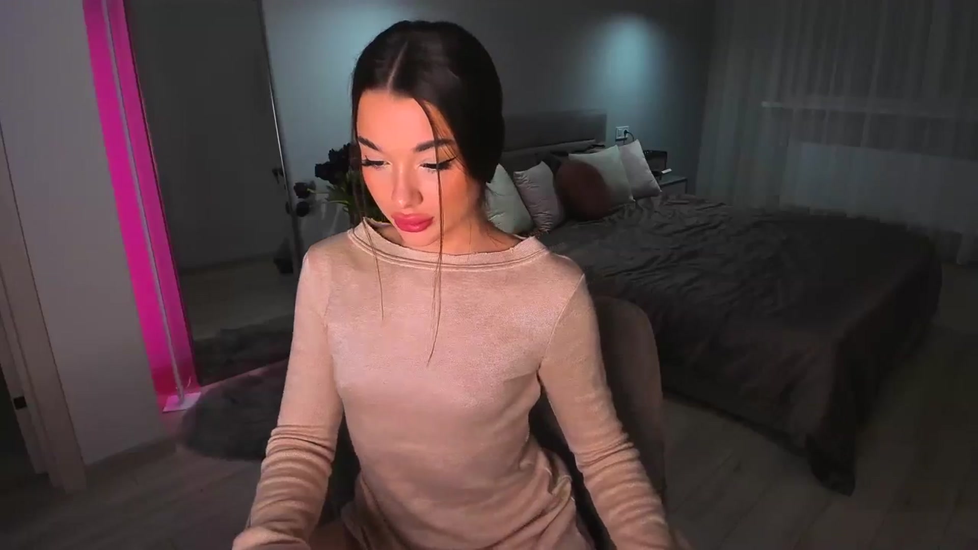 Gallery image thumbnail from Rockn_Queen's myfreecams stream on, 03/11/2024, 20:36 image 12 of 20