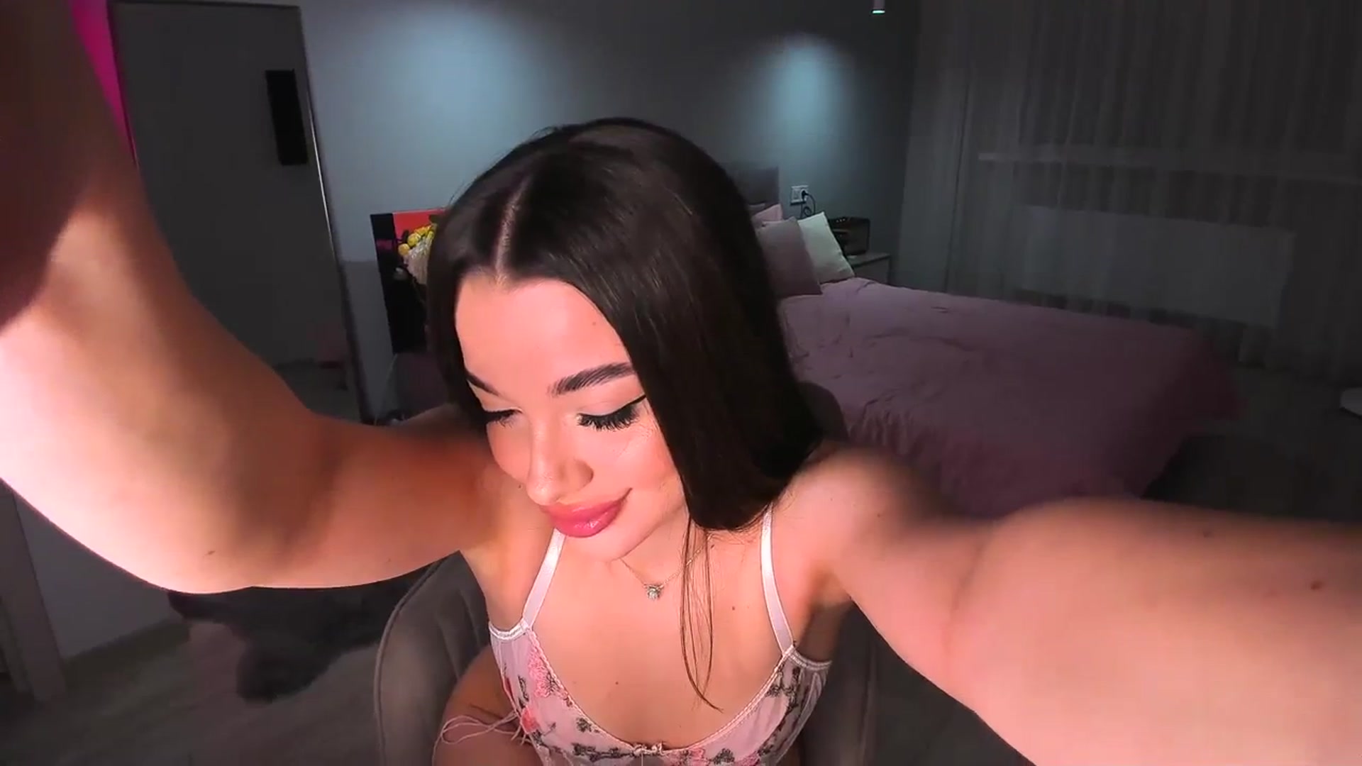 Gallery image thumbnail from Rockn_Queen's myfreecams stream on, 03/25/2024, 19:31 image 16 of 20