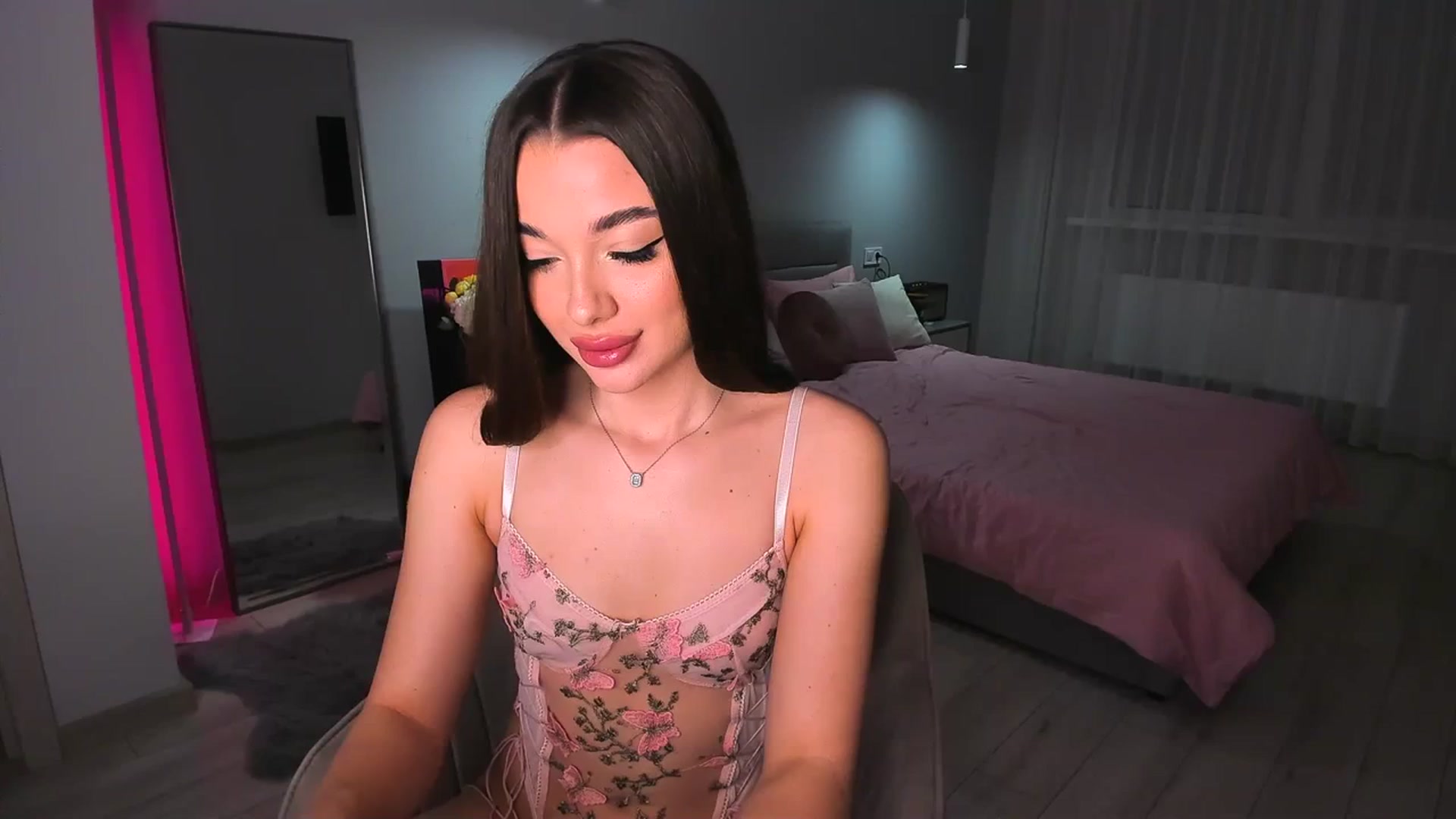 Gallery image thumbnail from Rockn_Queen's myfreecams stream on, 03/25/2024, 19:31 image 1 of 20