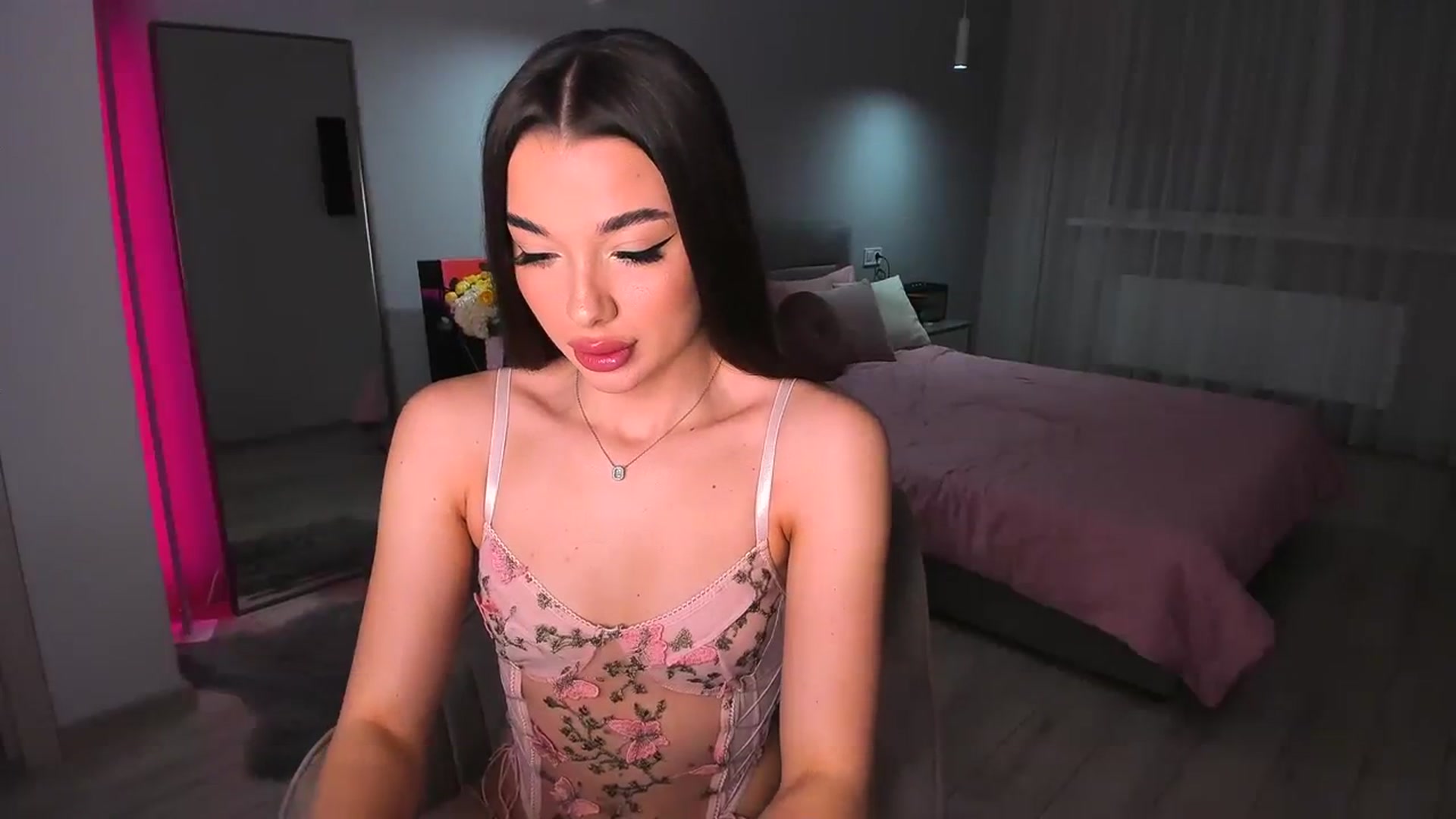 Gallery image thumbnail from Rockn_Queen's myfreecams stream on, 03/25/2024, 19:31 image 2 of 20