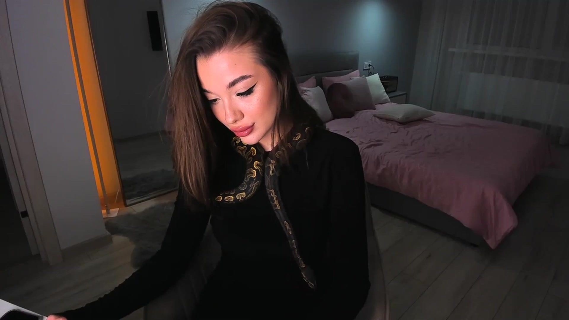 Gallery image thumbnail from Rockn_Queen's myfreecams stream on, 03/25/2024, 22:00 image 16 of 20