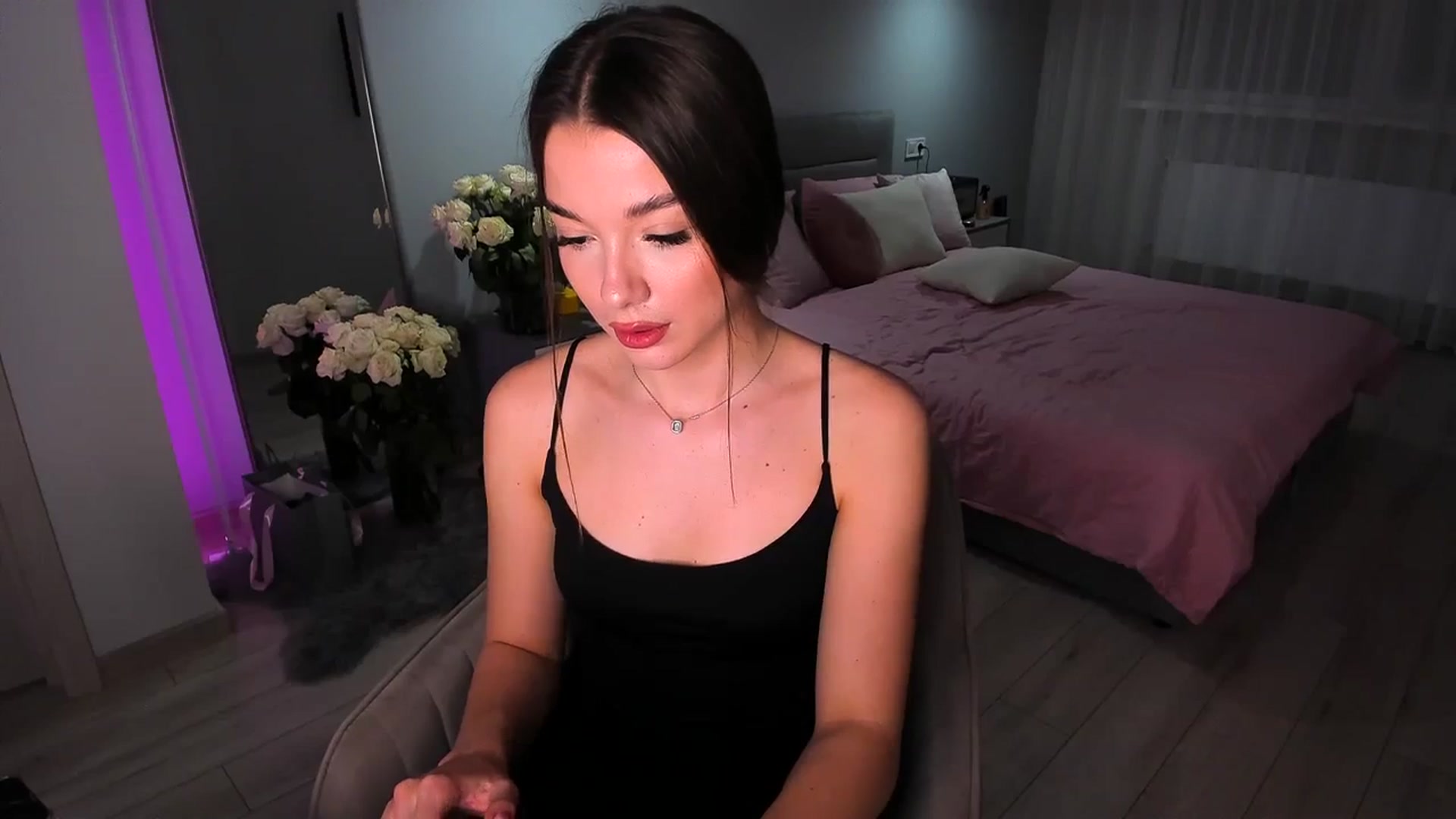 Gallery image thumbnail from Rockn_Queen's myfreecams stream on, 04/06/2024, 22:09 image 13 of 20