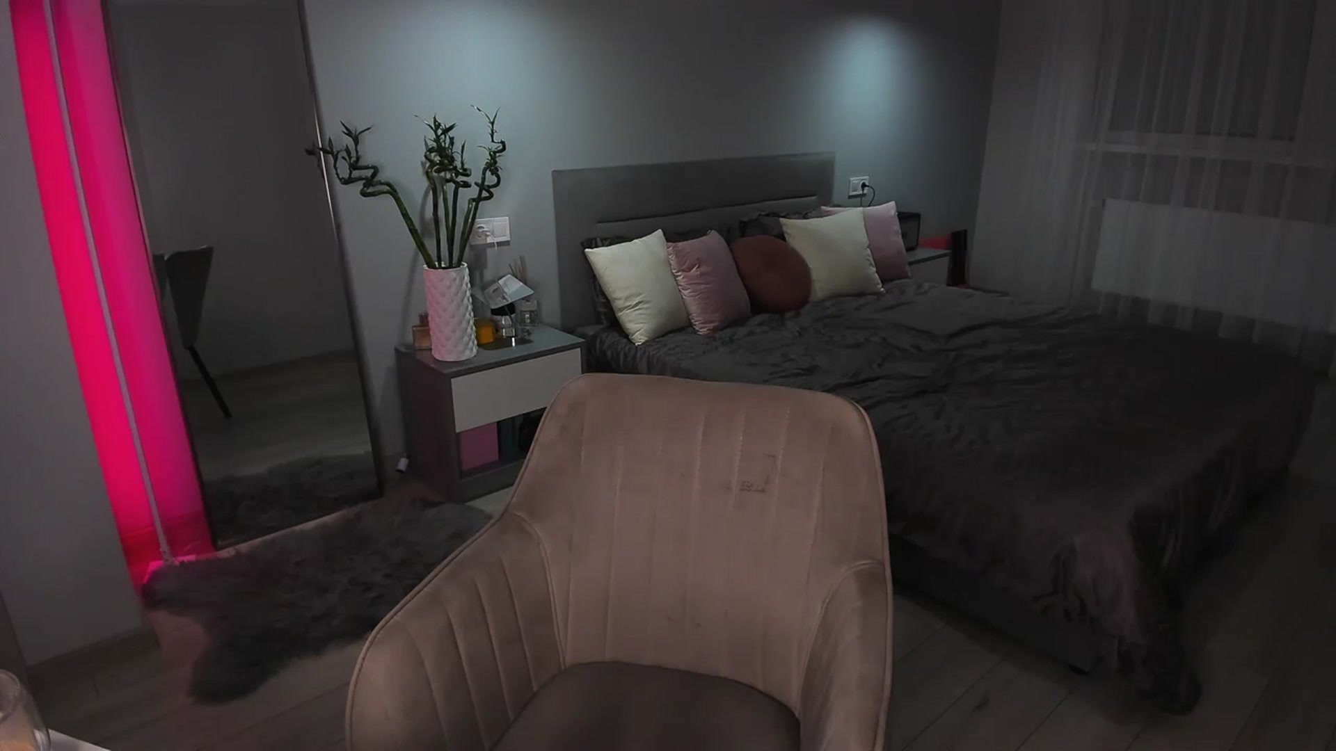 Gallery image thumbnail from Rockn_Queen's myfreecams stream on, 04/12/2024, 19:28 image 18 of 20