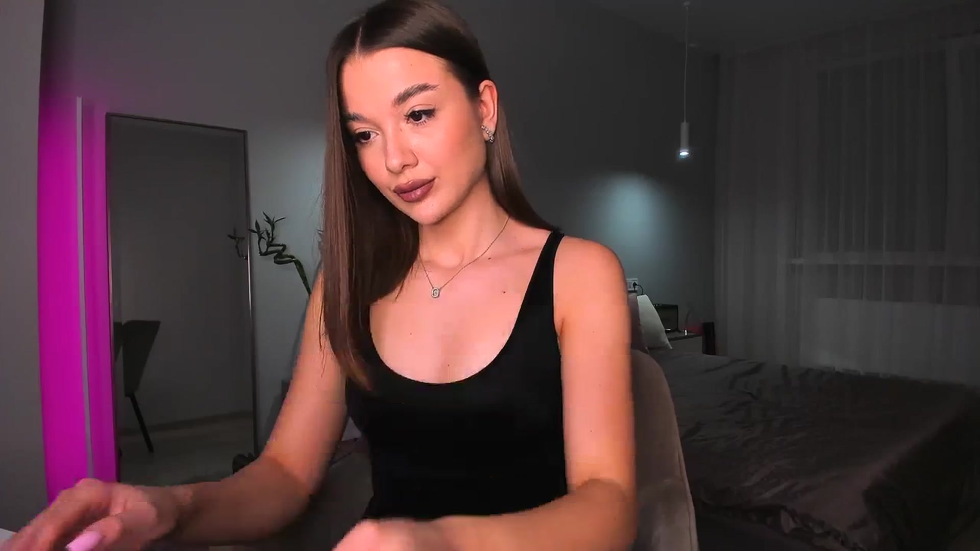 Gallery image thumbnail from Rockn_Queen's myfreecams stream on, 04/14/2024, 18:34 image 5 of 20