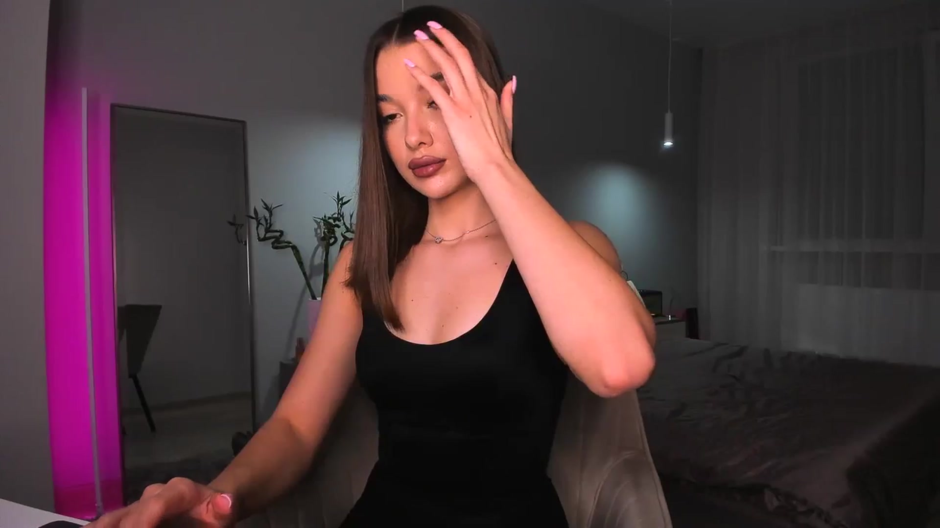 Gallery image thumbnail from Rockn_Queen's myfreecams stream on, 04/14/2024, 18:34 image 13 of 20