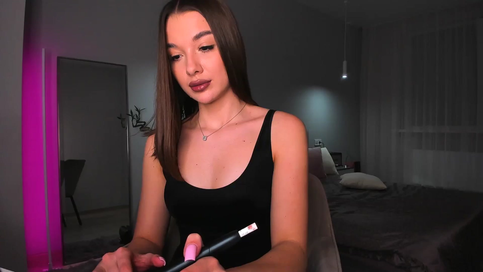 Gallery image thumbnail from Rockn_Queen's myfreecams stream on, 04/14/2024, 20:33 image 17 of 20