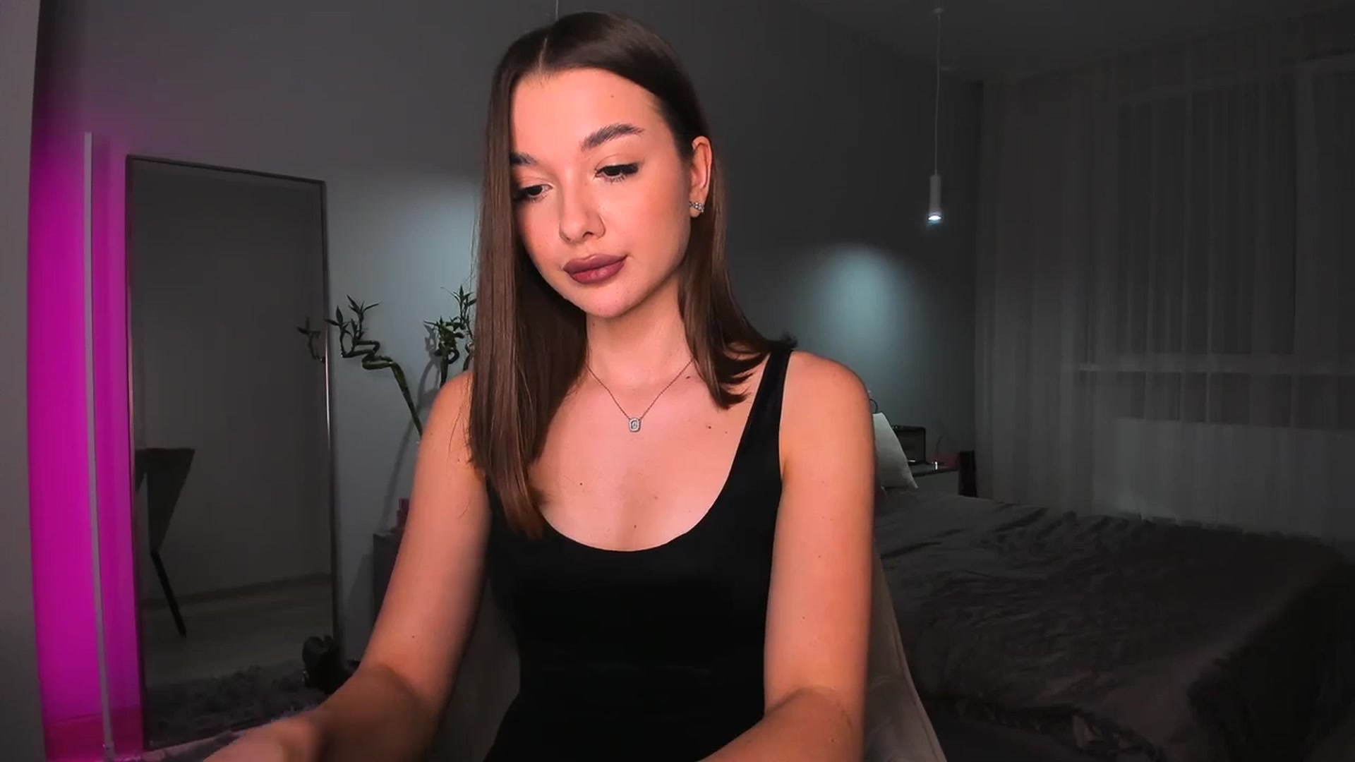 Gallery image thumbnail from Rockn_Queen's myfreecams stream on, 04/14/2024, 20:33 image 4 of 20