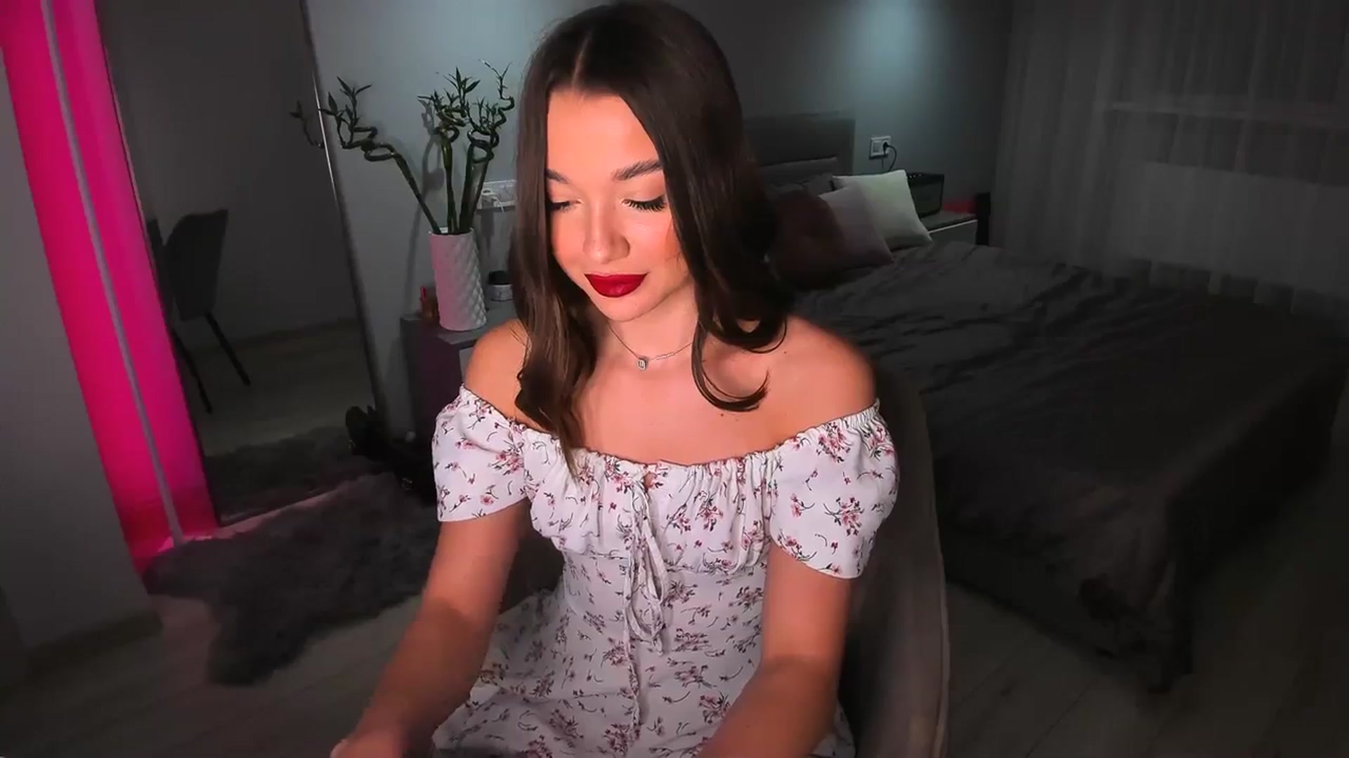 Gallery image thumbnail from Rockn_Queen's myfreecams stream on, 04/15/2024, 20:22 image 5 of 20