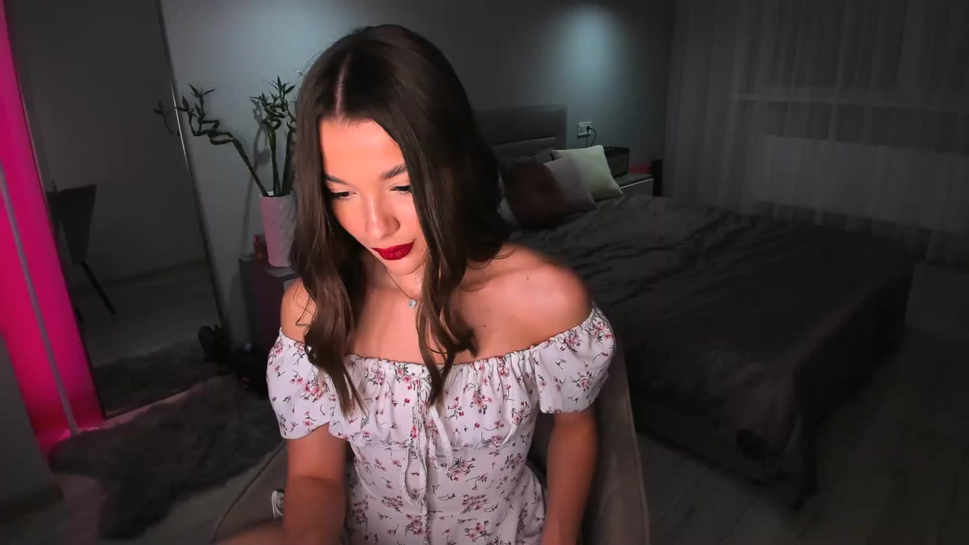 Gallery image thumbnail from Rockn_Queen's myfreecams stream on, 04/15/2024, 20:22 image 20 of 20