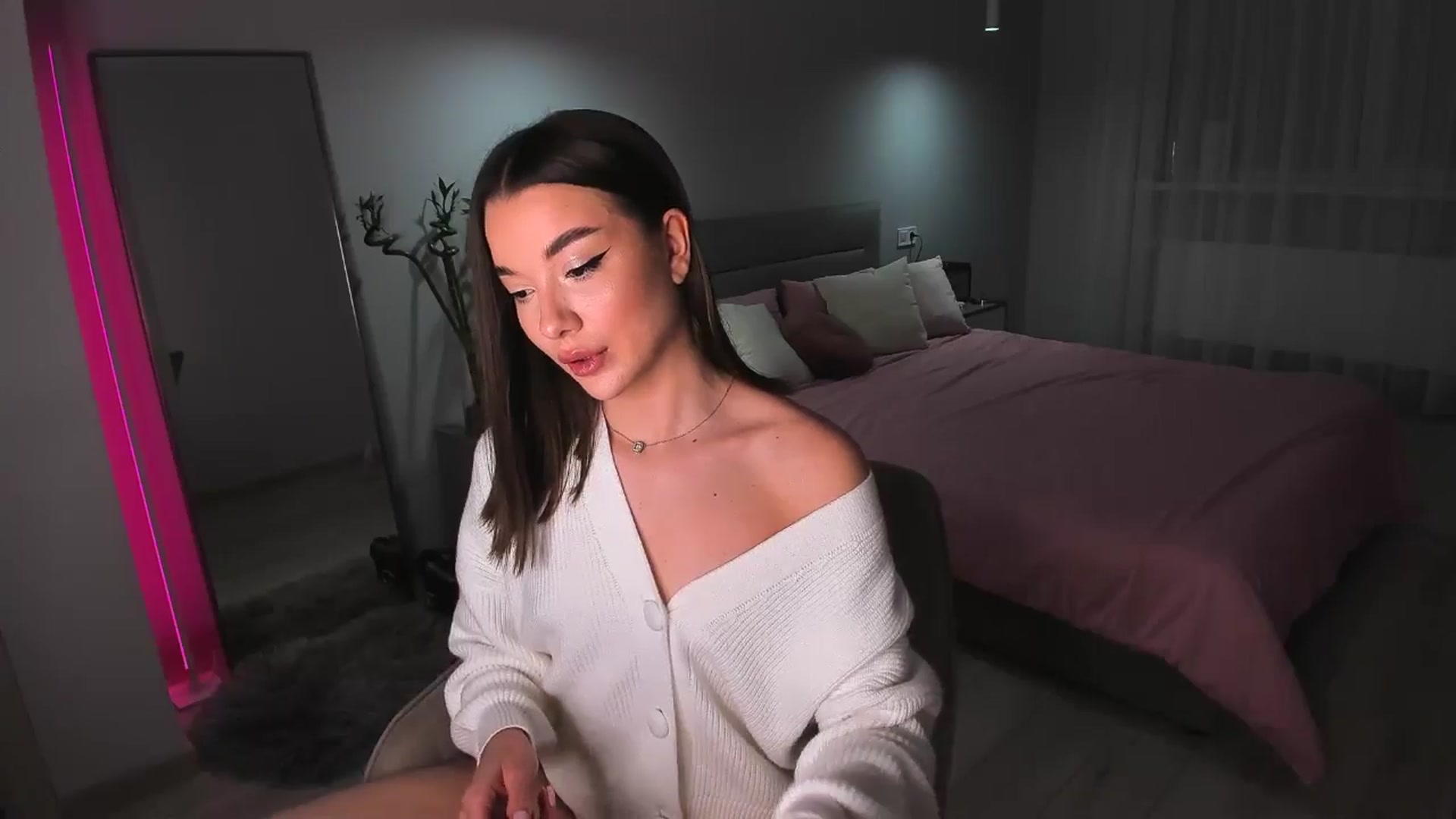 Gallery image thumbnail from Rockn_Queen's myfreecams stream on, 04/22/2024, 21:11 image 2 of 20