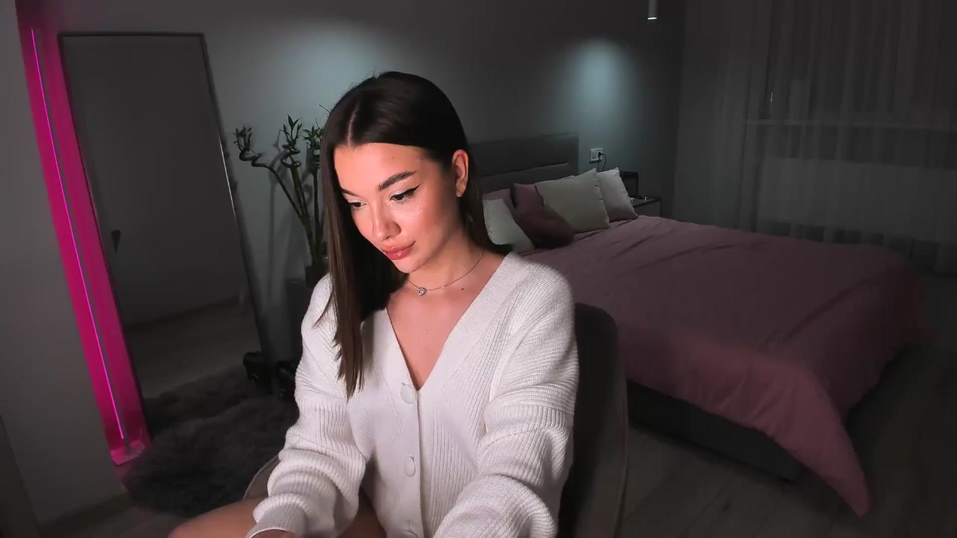 Gallery image thumbnail from Rockn_Queen's myfreecams stream on, 04/22/2024, 21:11 image 8 of 20