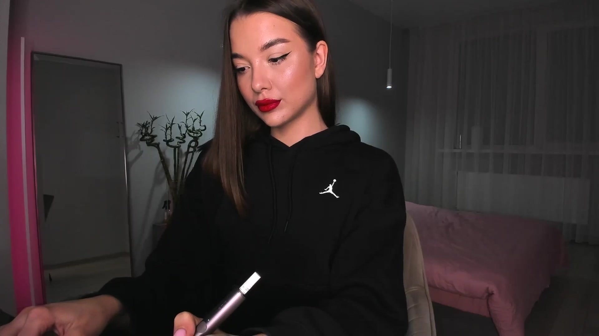 Gallery image thumbnail from Rockn_Queen's myfreecams stream on, 04/24/2024, 20:23 image 14 of 20