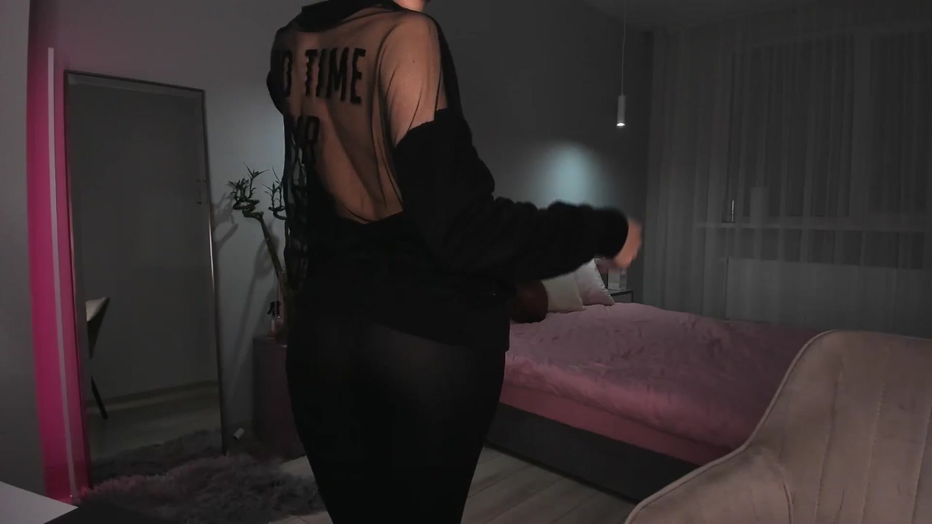Gallery image thumbnail from Rockn_Queen's myfreecams stream on, 04/24/2024, 20:23 image 4 of 20