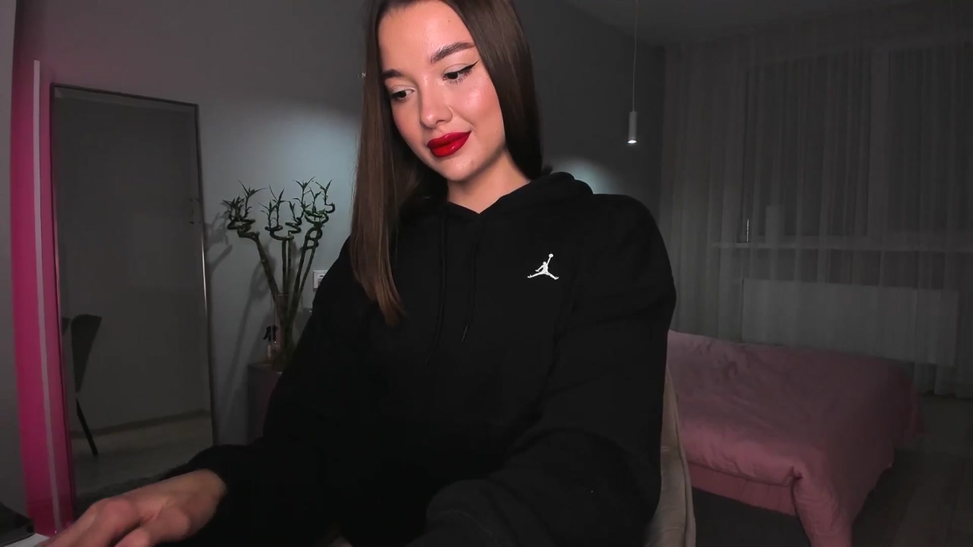 Gallery image thumbnail from Rockn_Queen's myfreecams stream on, 04/24/2024, 20:23 image 16 of 20