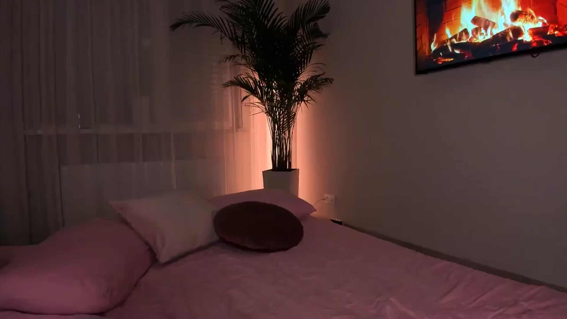 Gallery image thumbnail from Rockn_Queen's myfreecams stream on, 05/13/2024, 20:27 image 3 of 20