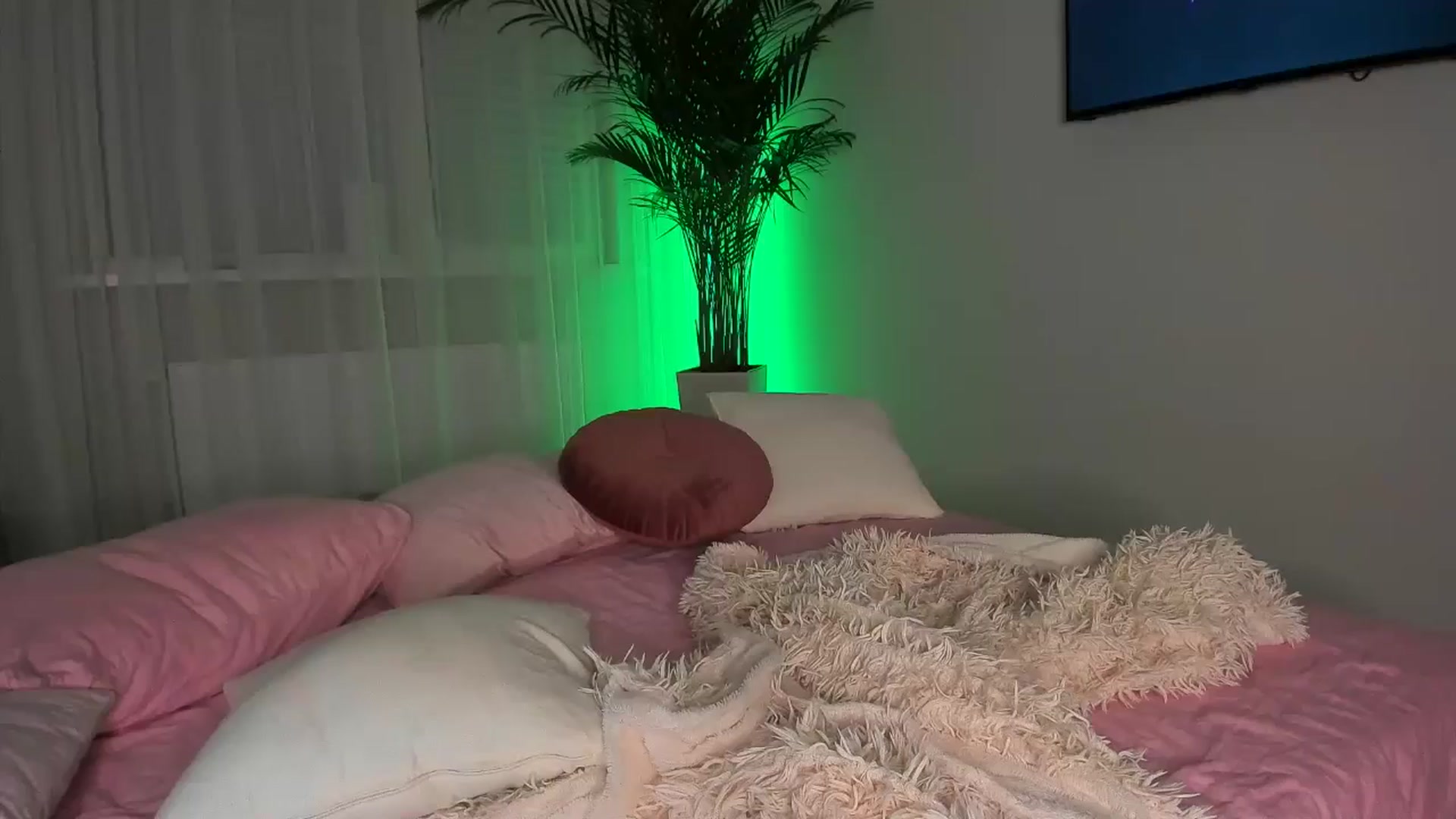 Gallery image thumbnail from Rockn_Queen's myfreecams stream on, 05/15/2024, 19:05 image 18 of 20