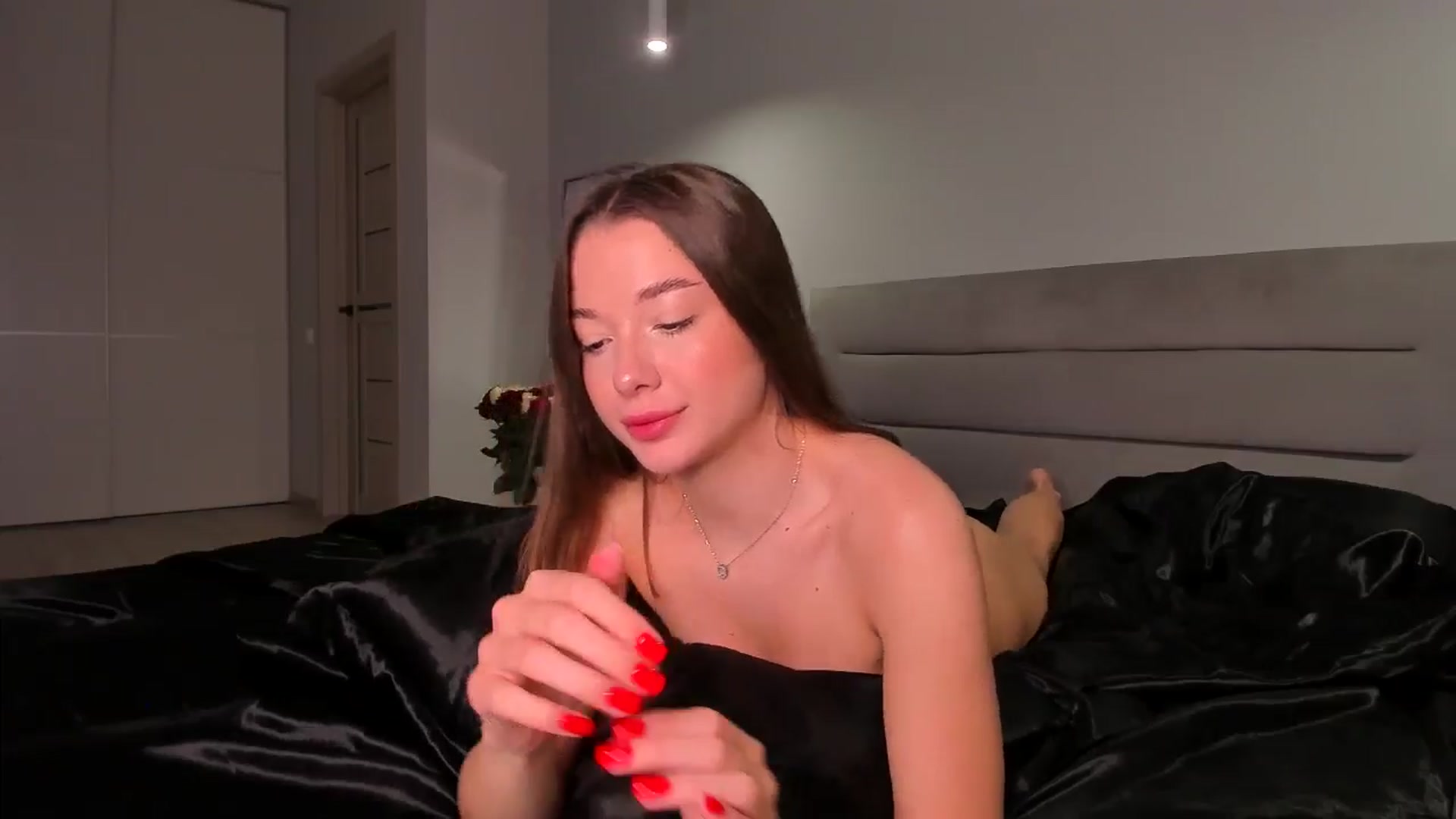 Gallery image thumbnail from Rockn_Queen's myfreecams stream on, 06/09/2024, 19:47 image 16 of 20