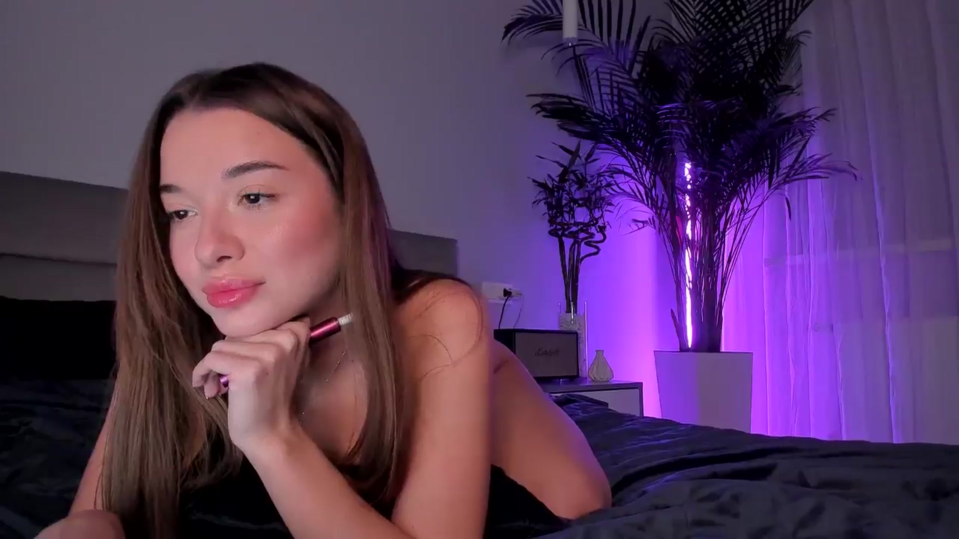 Gallery image thumbnail from Rockn_Queen's myfreecams stream on, 11/12/2024, 23:27 image 2 of 20