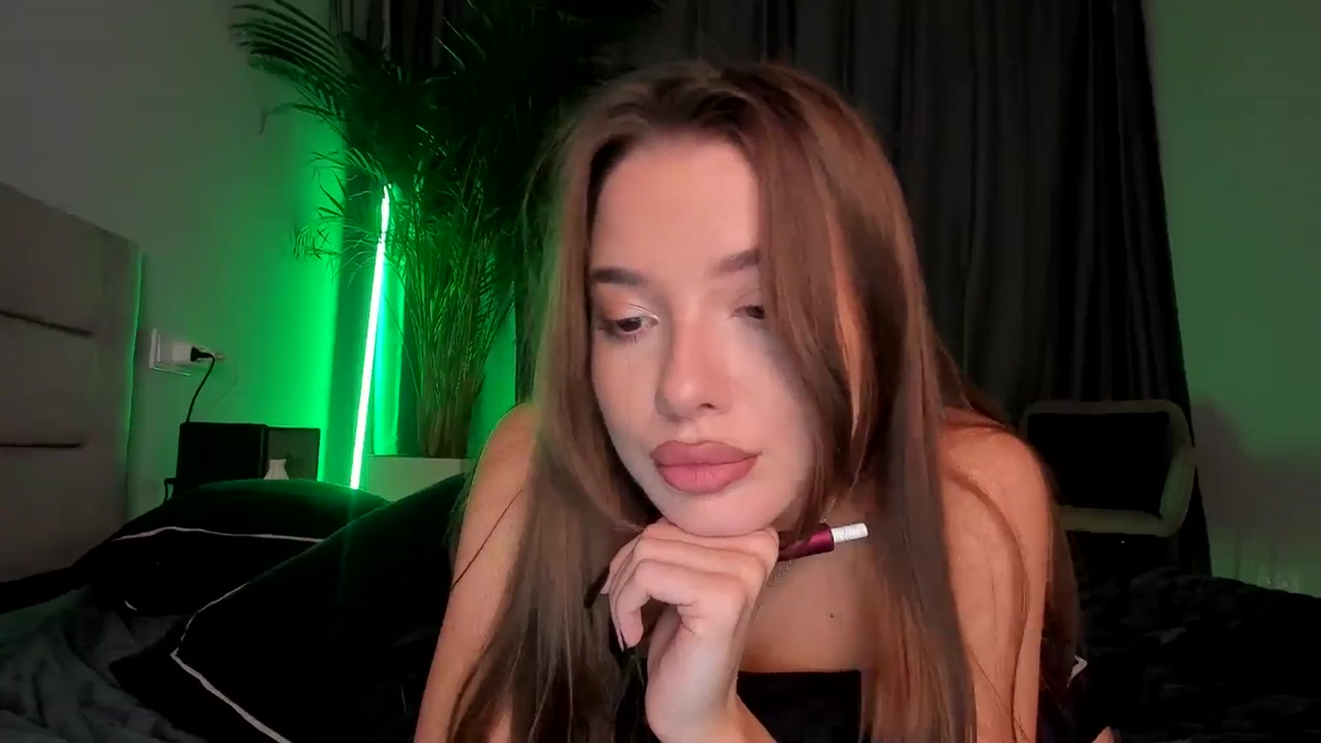 Gallery image thumbnail from Rockn_Queen's myfreecams stream on, 11/25/2024, 02:10 image 7 of 20