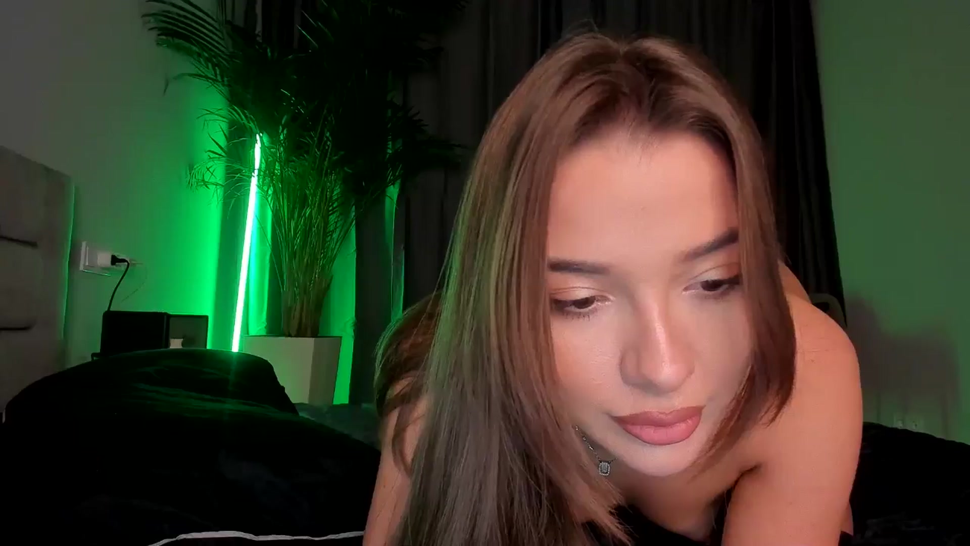 Gallery image thumbnail from Rockn_Queen's myfreecams stream on, 11/25/2024, 02:10 image 12 of 20