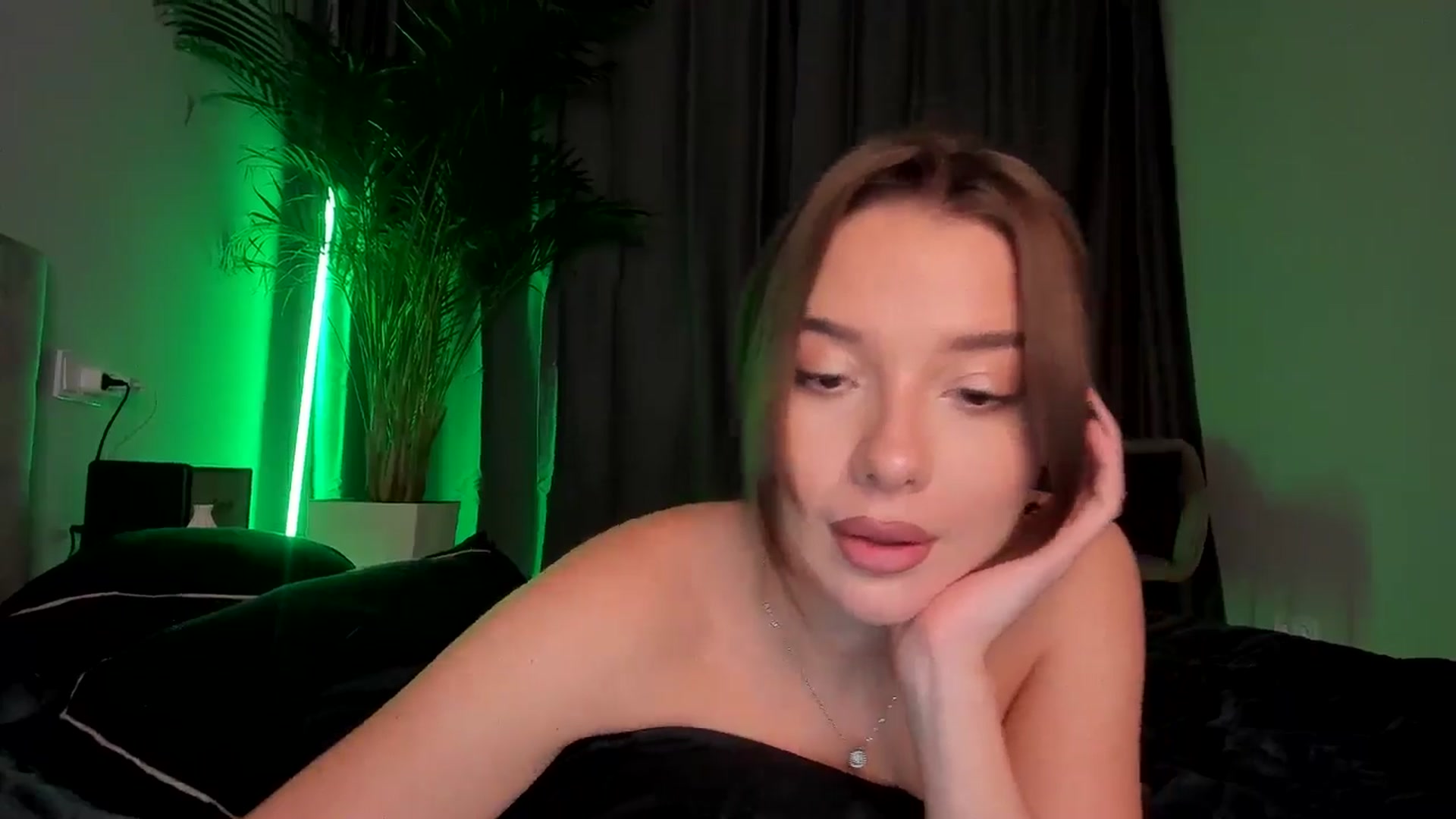 Gallery image thumbnail from Rockn_Queen's myfreecams stream on, 11/25/2024, 02:10 image 19 of 20