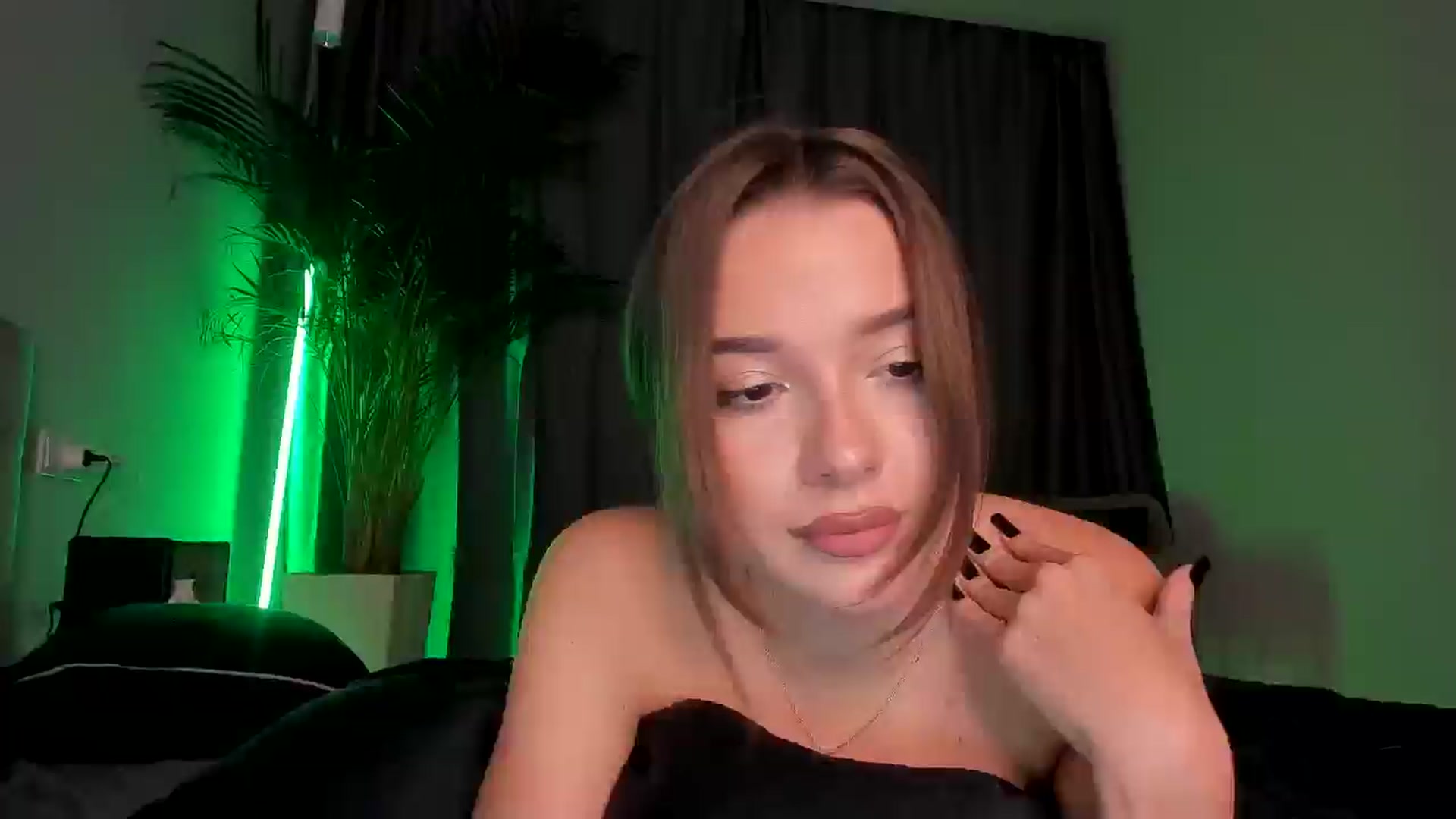 Gallery image thumbnail from Rockn_Queen's myfreecams stream on, 11/25/2024, 02:47 image 17 of 20