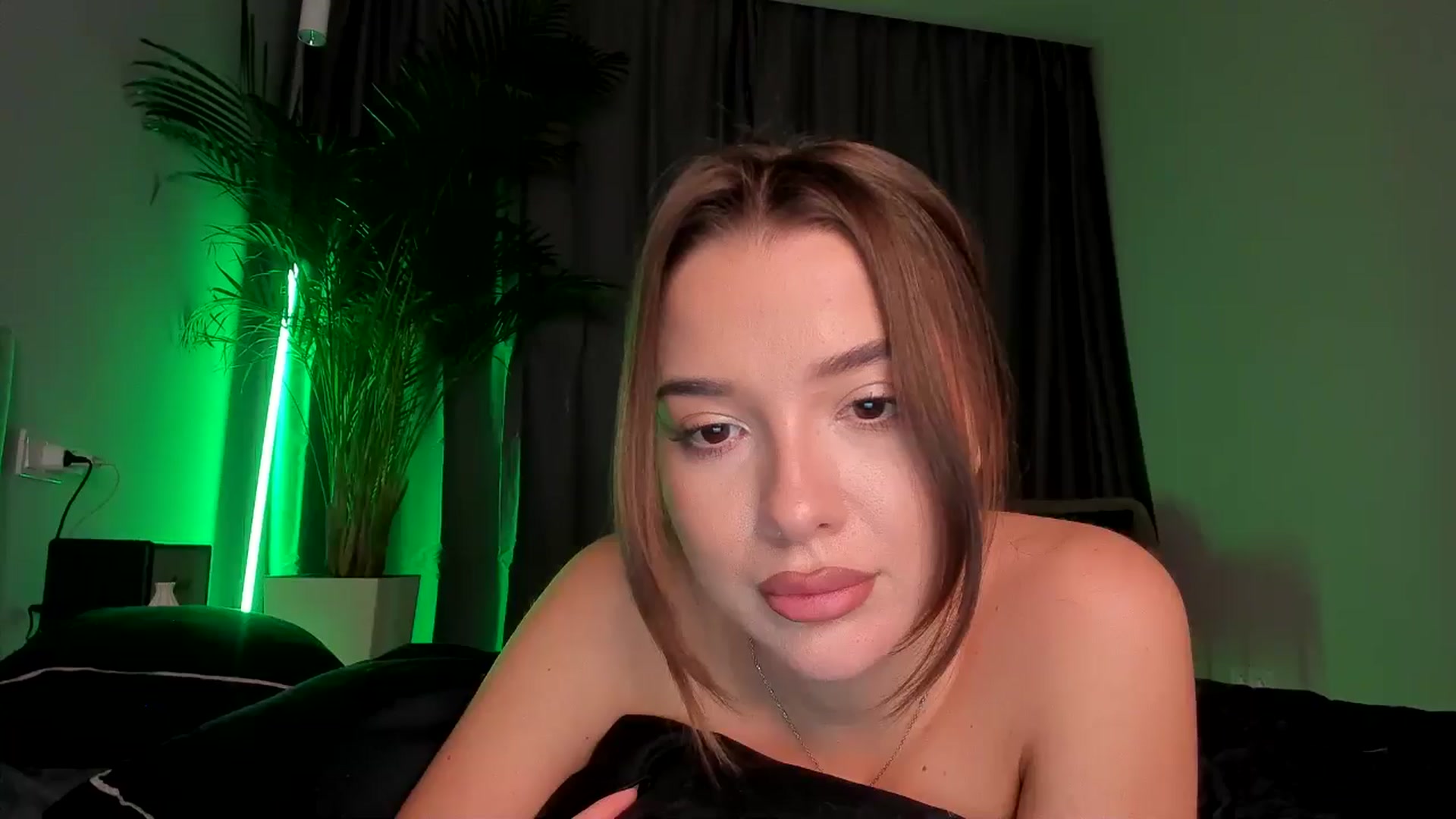 Gallery image thumbnail from Rockn_Queen's myfreecams stream on, 11/25/2024, 02:47 image 10 of 20