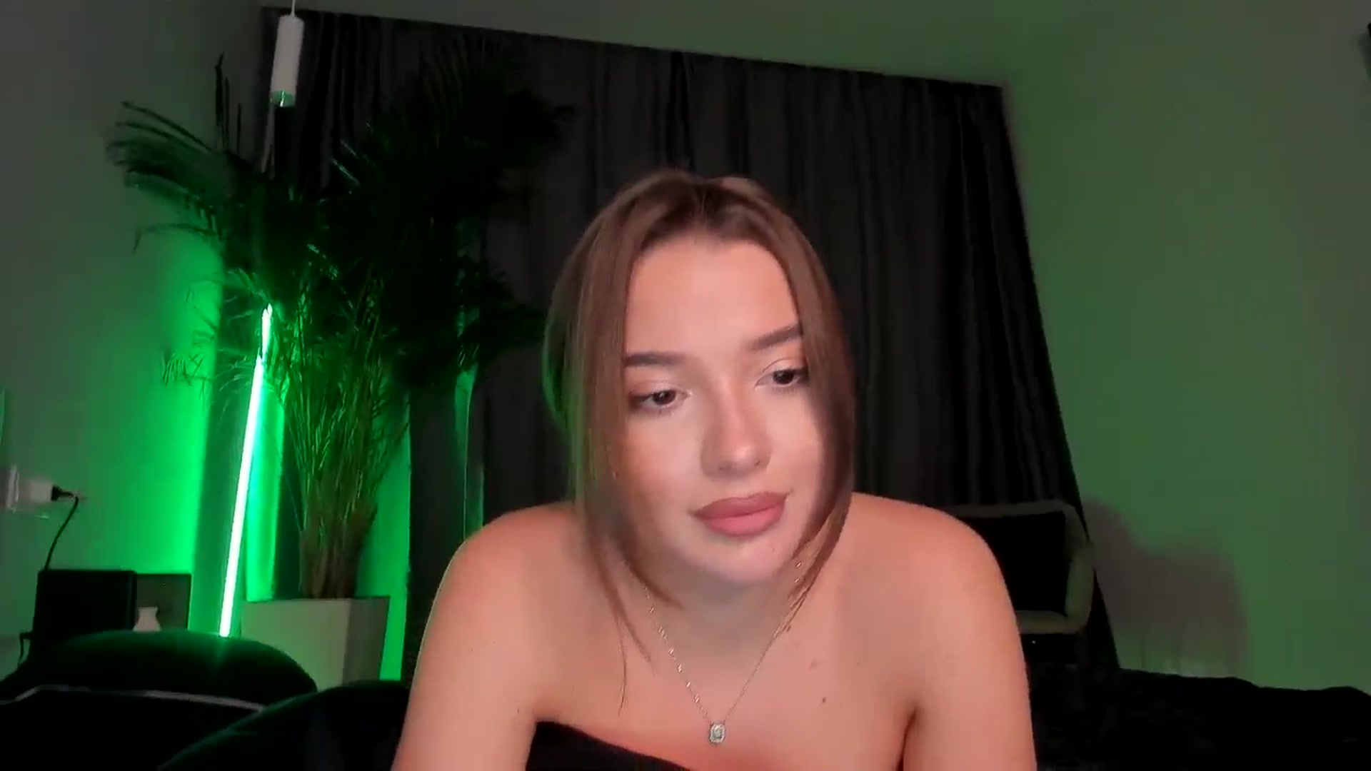 Gallery image thumbnail from Rockn_Queen's myfreecams stream on, 11/25/2024, 03:28 image 7 of 20