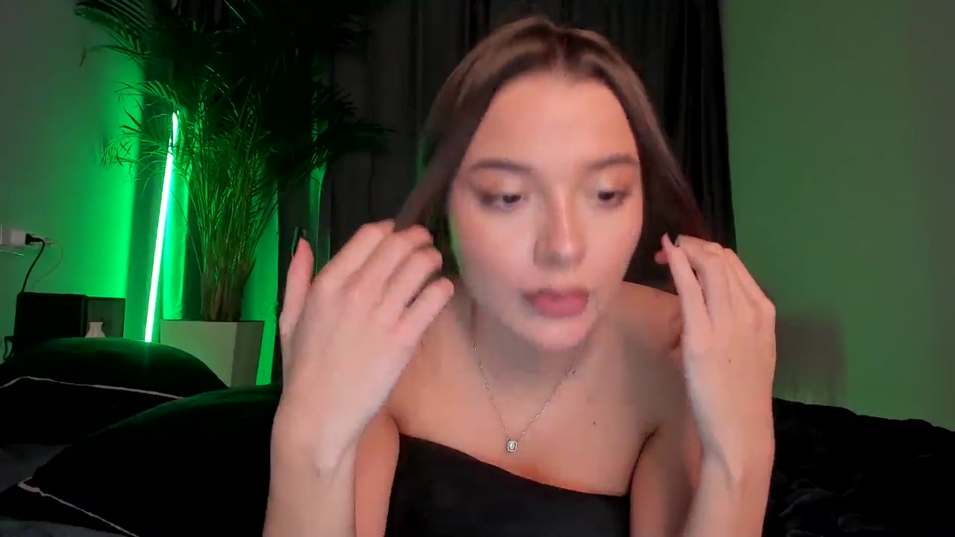 Gallery image thumbnail from Rockn_Queen's myfreecams stream on, 11/25/2024, 03:28 image 14 of 20