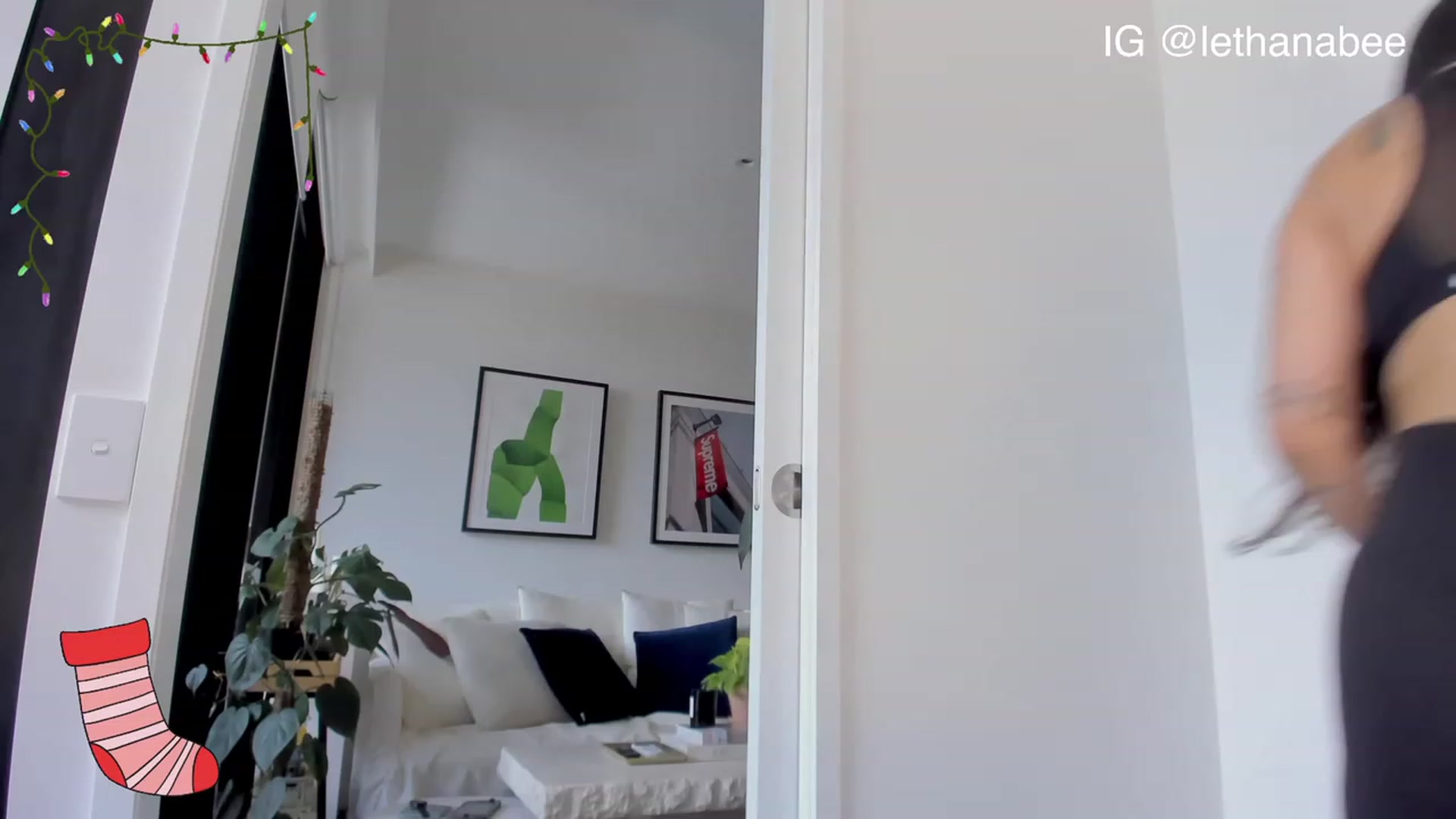 Gallery image thumbnail from Rocky_beeboa's myfreecams stream on, 12/16/2022, 03:14 image 14 of 20