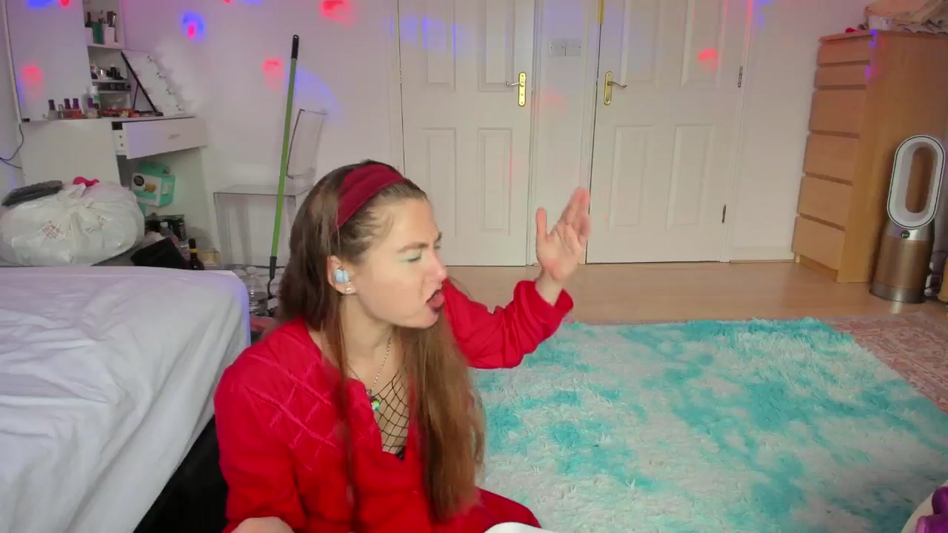 Gallery image thumbnail from Rolla_Coaster's myfreecams stream on, 10/20/2024, 10:06 image 17 of 20