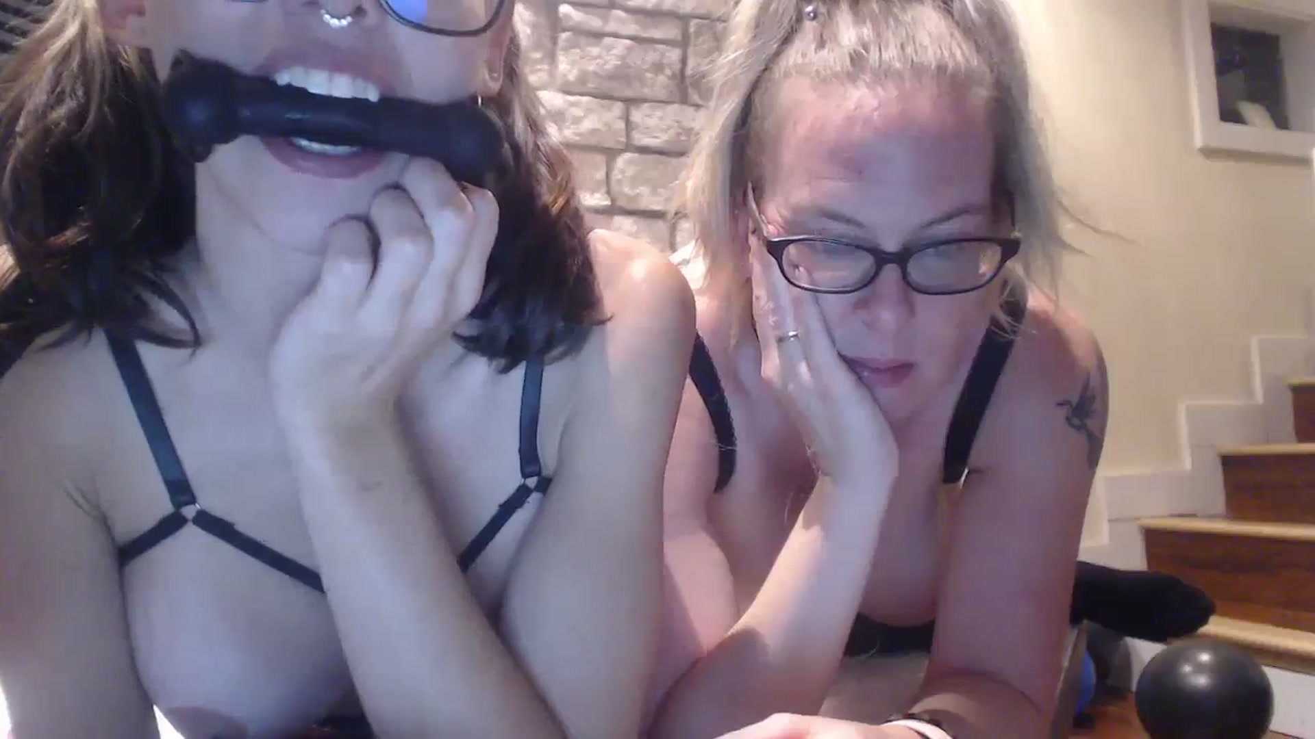 Gallery image thumbnail from RomanceMommy's myfreecams stream on, 09/03/2023, 06:42 image 15 of 20