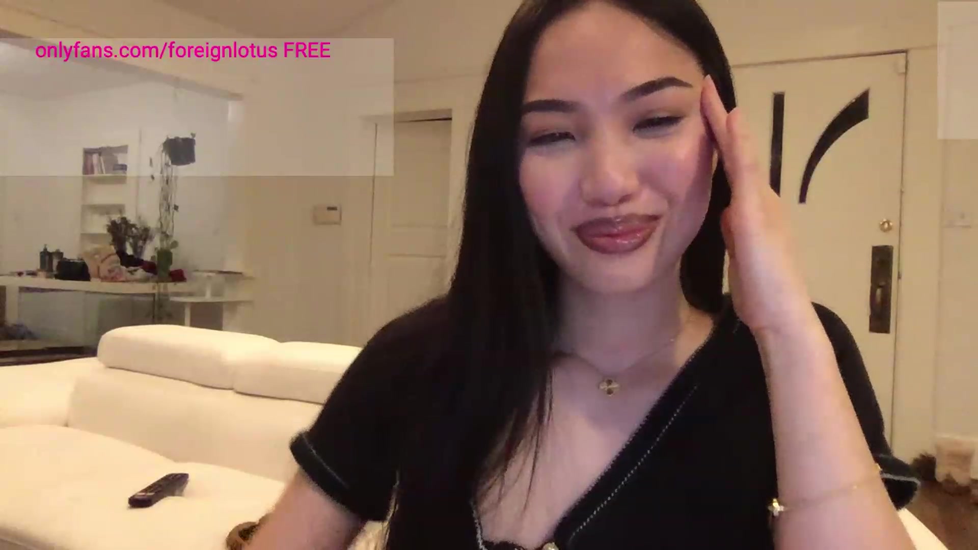 Gallery image thumbnail from Romanlettuce0's myfreecams stream on, 02/08/2024, 06:50 image 9 of 20