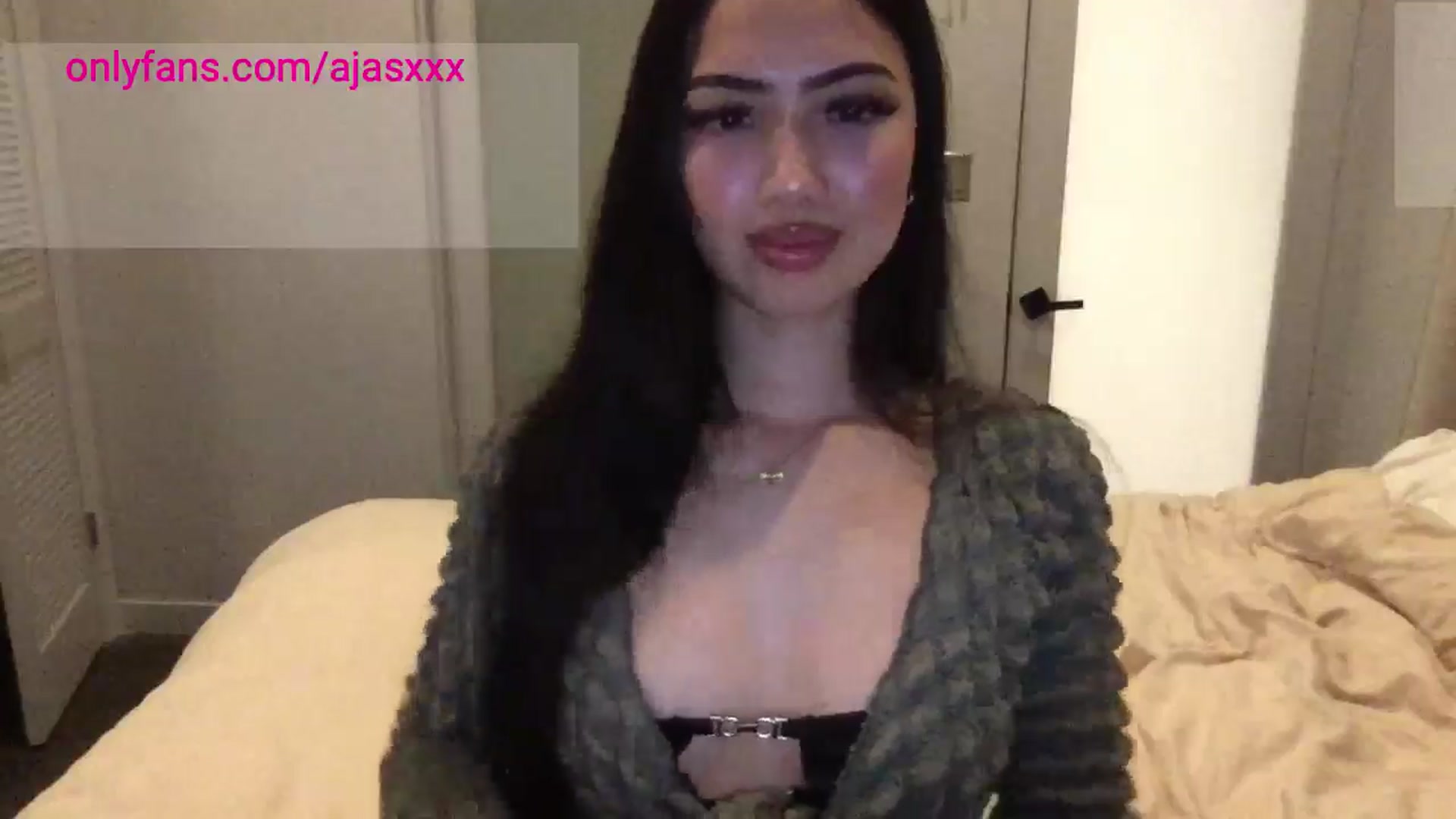 Gallery image thumbnail from Romanlettuce0's myfreecams stream on, 08/23/2024, 06:46 image 7 of 20