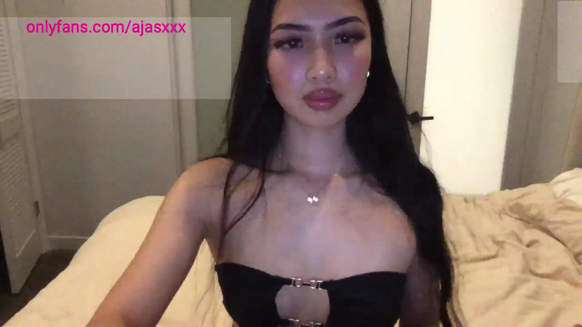Gallery image thumbnail from Romanlettuce0's myfreecams stream on, 08/23/2024, 06:46 image 9 of 20