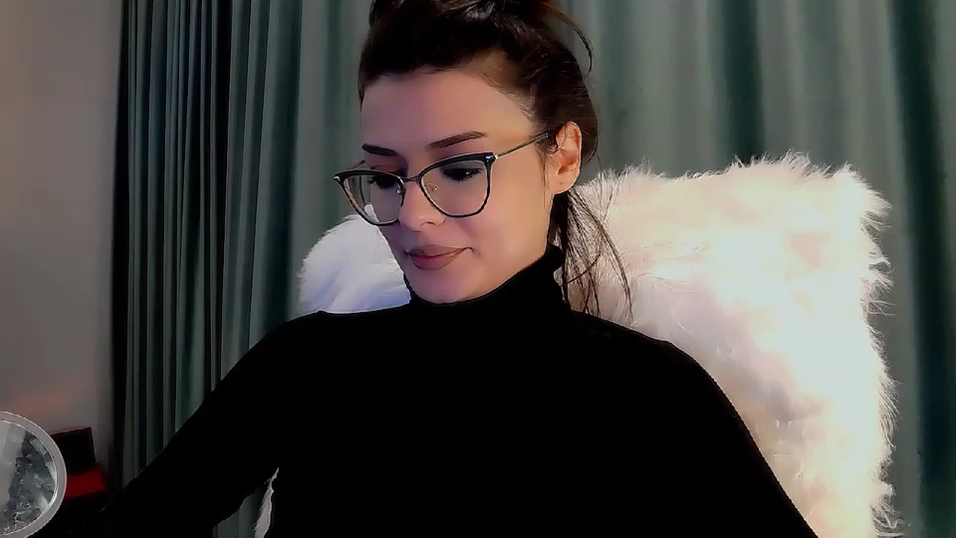 Gallery image thumbnail from RomanticNymph's myfreecams stream on, 03/15/2023, 24:09 image 7 of 20