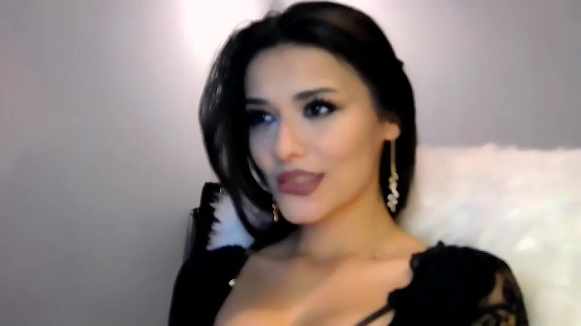 Gallery image thumbnail from RomanticNymph's myfreecams stream on, 10/23/2023, 23:02 image 8 of 20