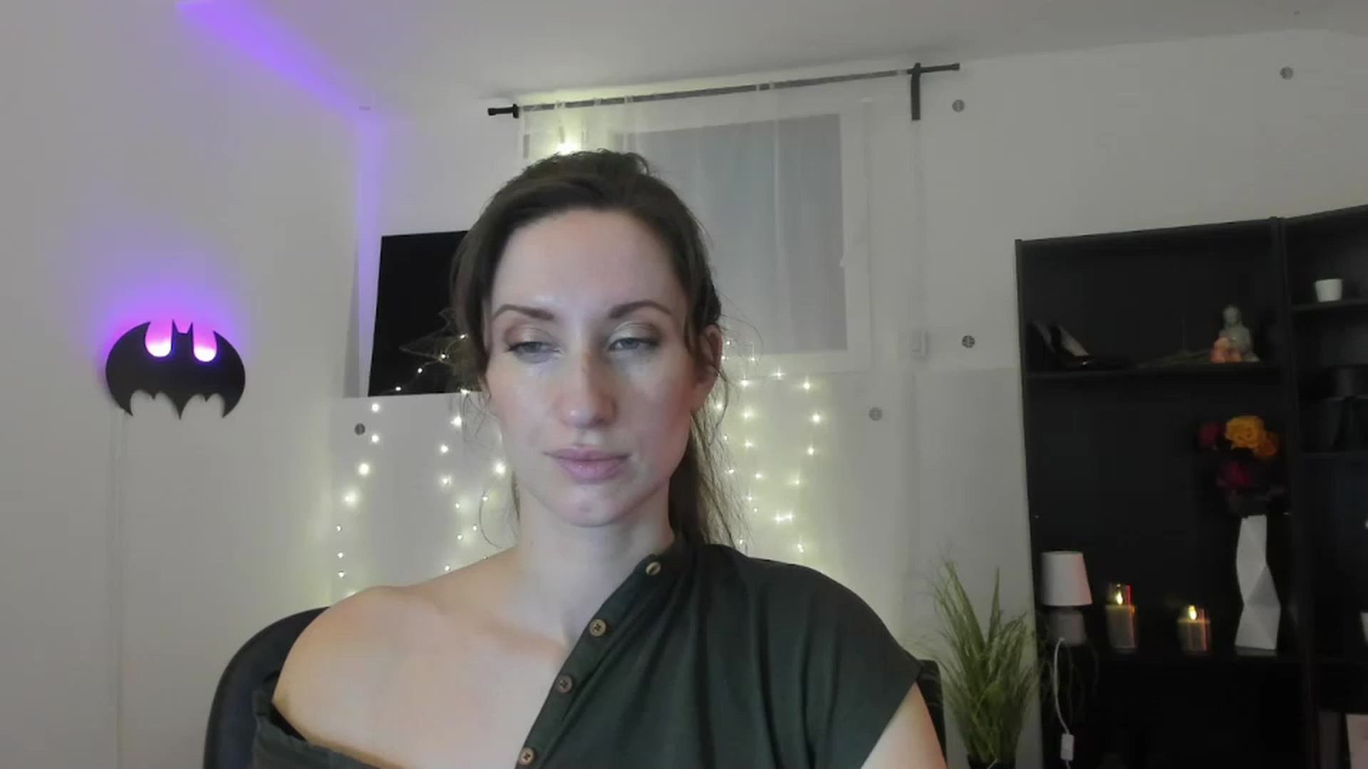 Gallery image thumbnail from RomiRain18's myfreecams stream on, 11/25/2022, 11:36 image 20 of 20