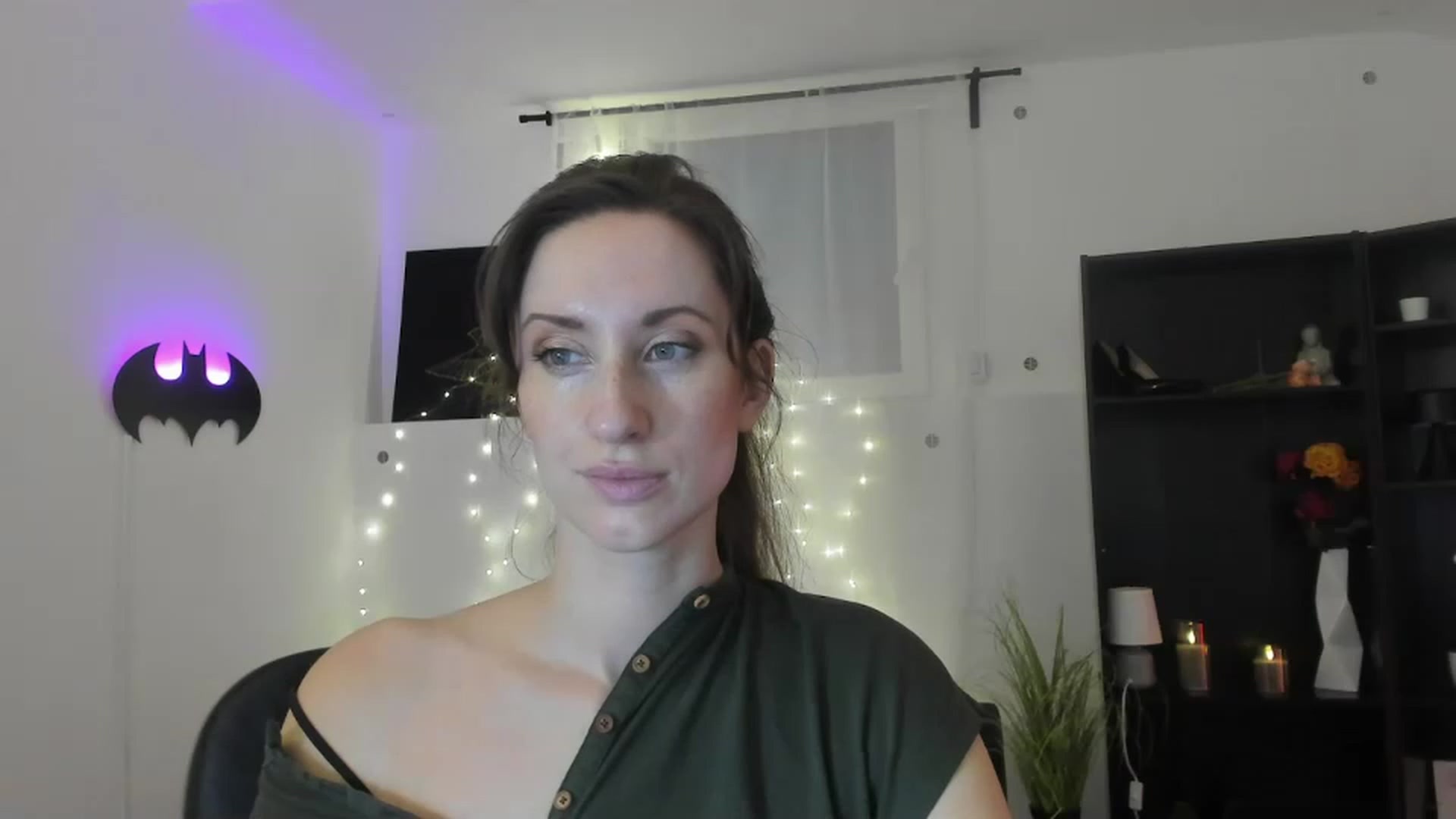 Gallery image thumbnail from RomiRain18's myfreecams stream on, 11/25/2022, 11:36 image 19 of 20