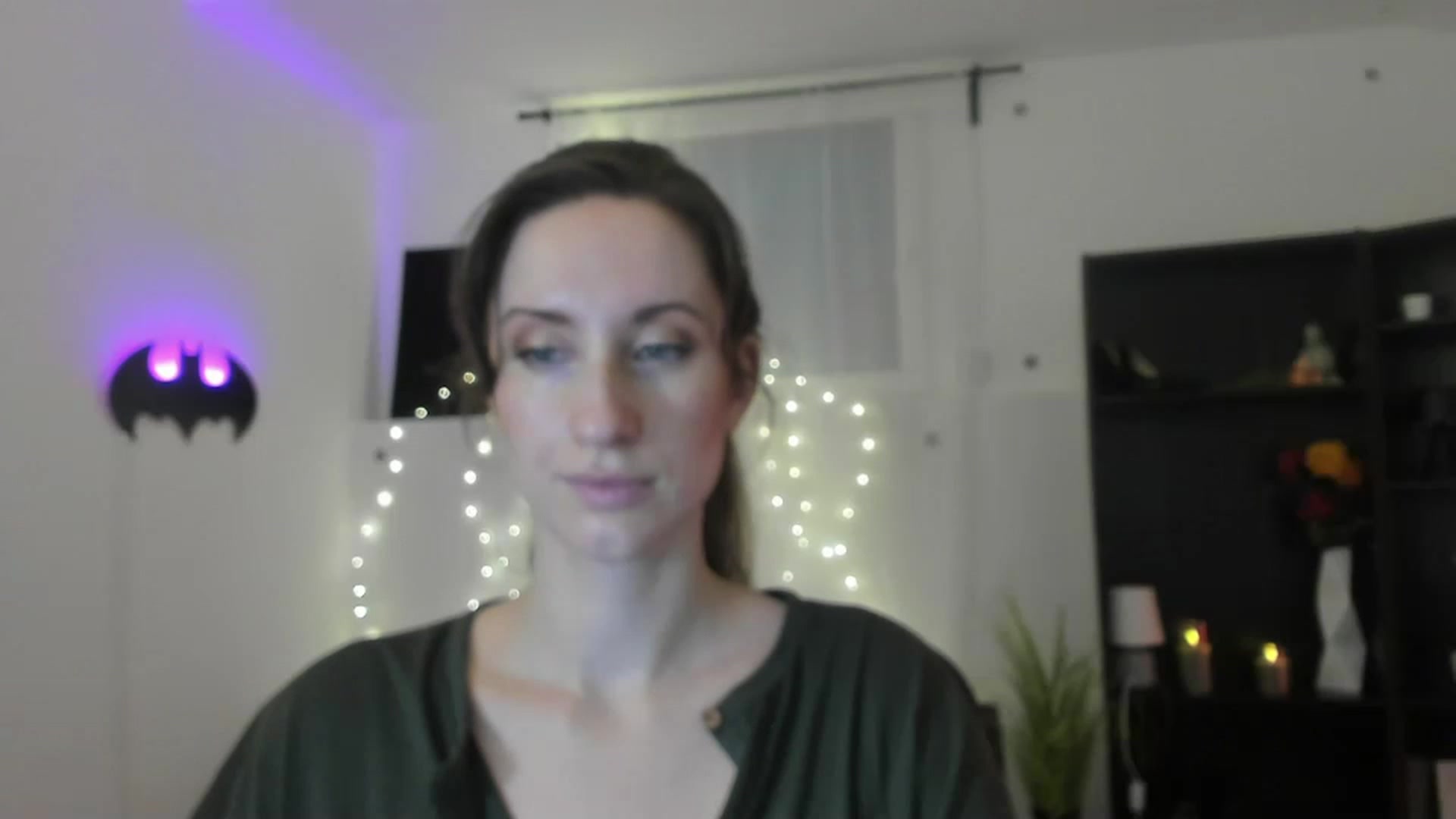 Gallery image thumbnail from RomiRain18's myfreecams stream on, 11/25/2022, 11:36 image 10 of 20